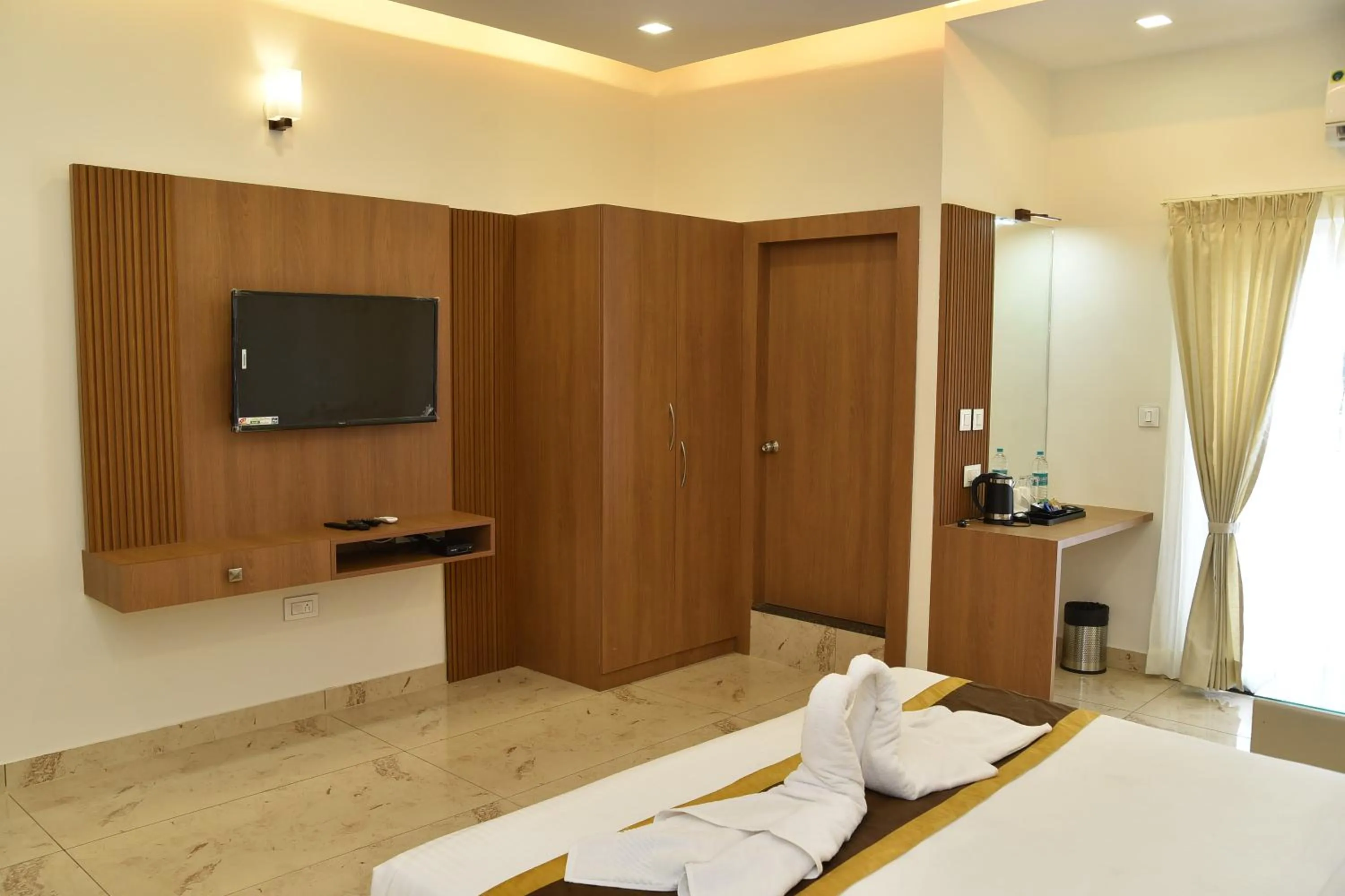 Bed in Sukhi A Luxury Stay Inn