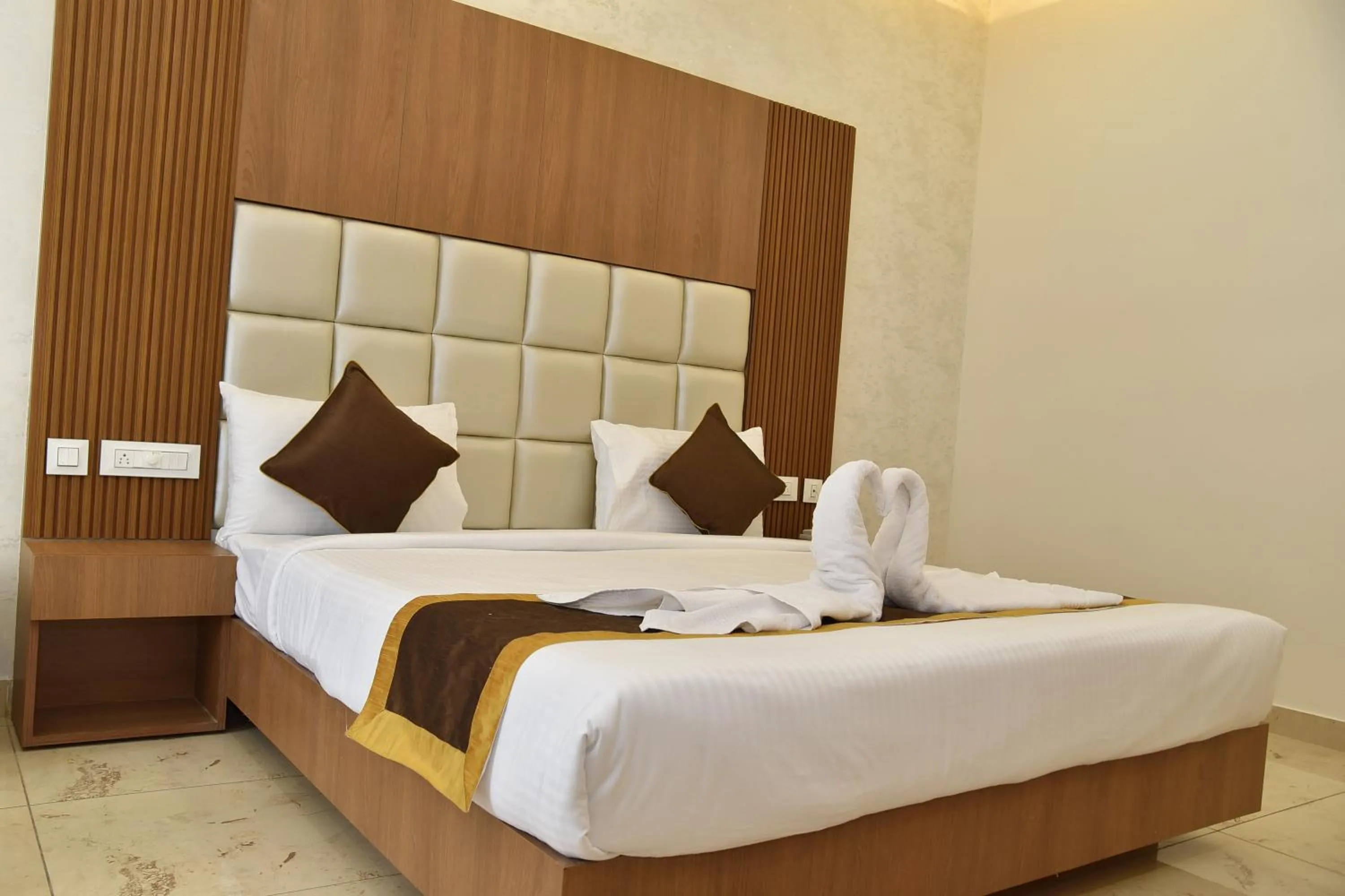 Bed in Sukhi A Luxury Stay Inn