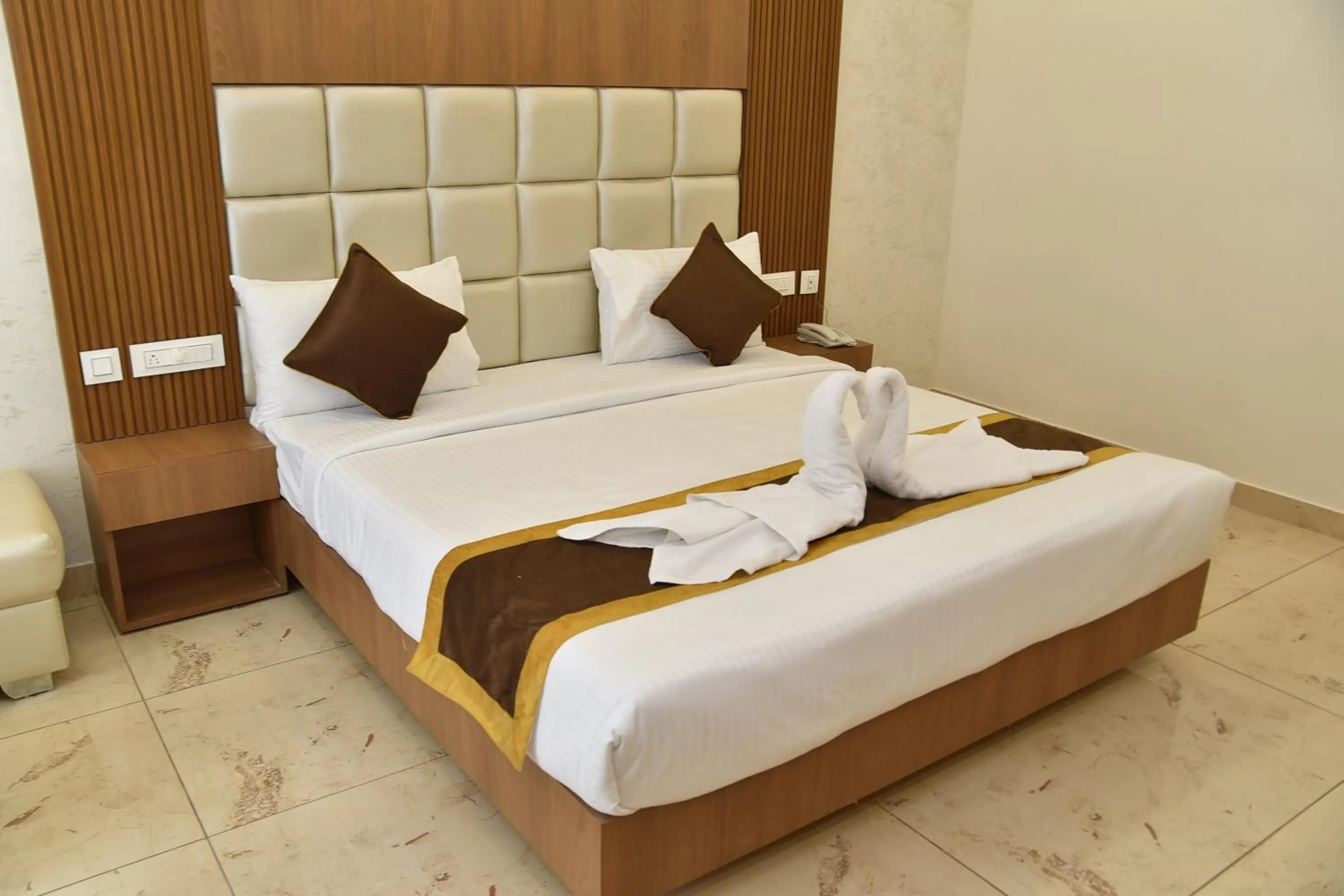 Bed in Sukhi A Luxury Stay Inn