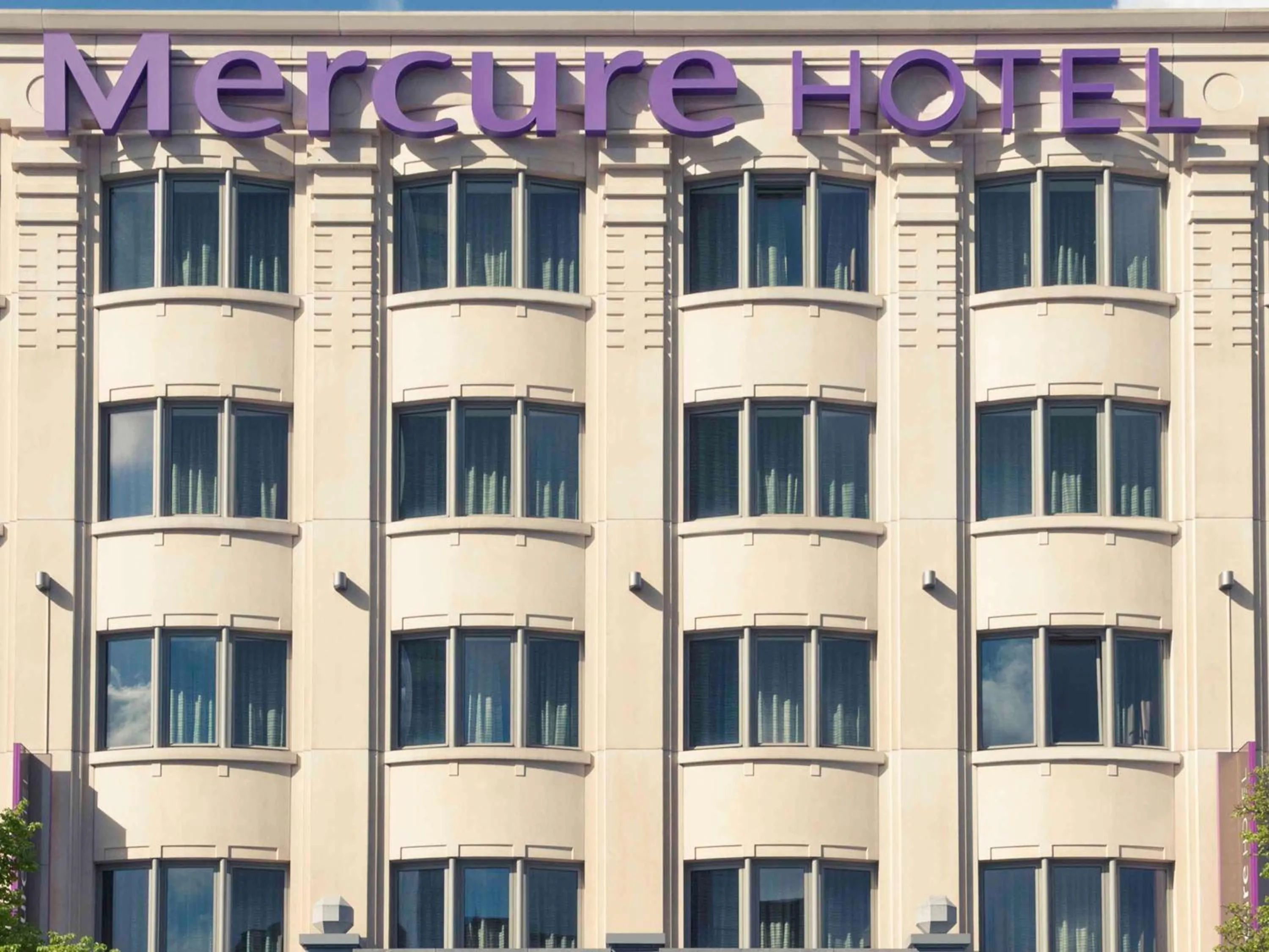 Property building in Mercure Hotel Brussels Centre Midi