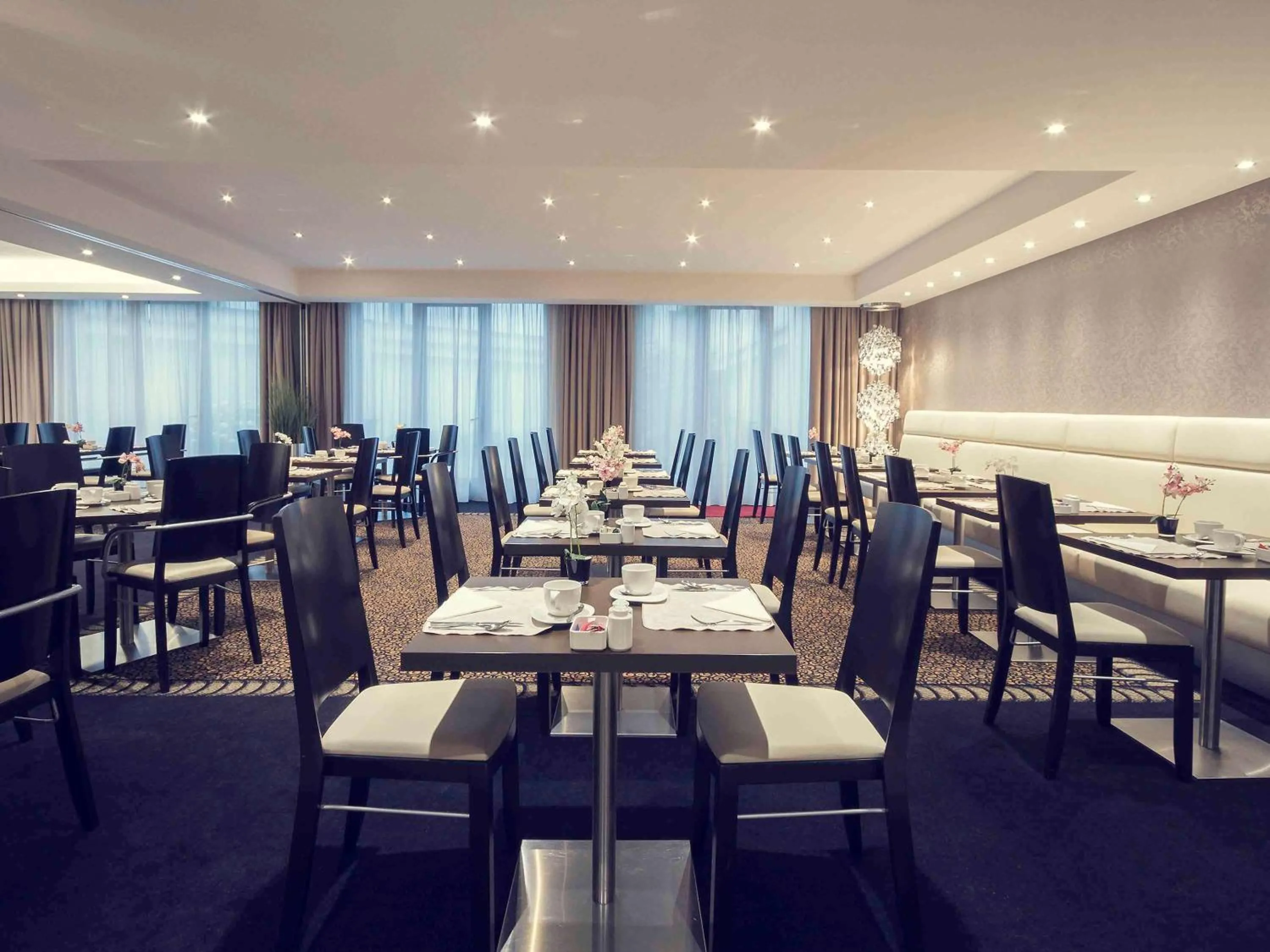 Restaurant/places to eat in Mercure Hotel Brussels Centre Midi