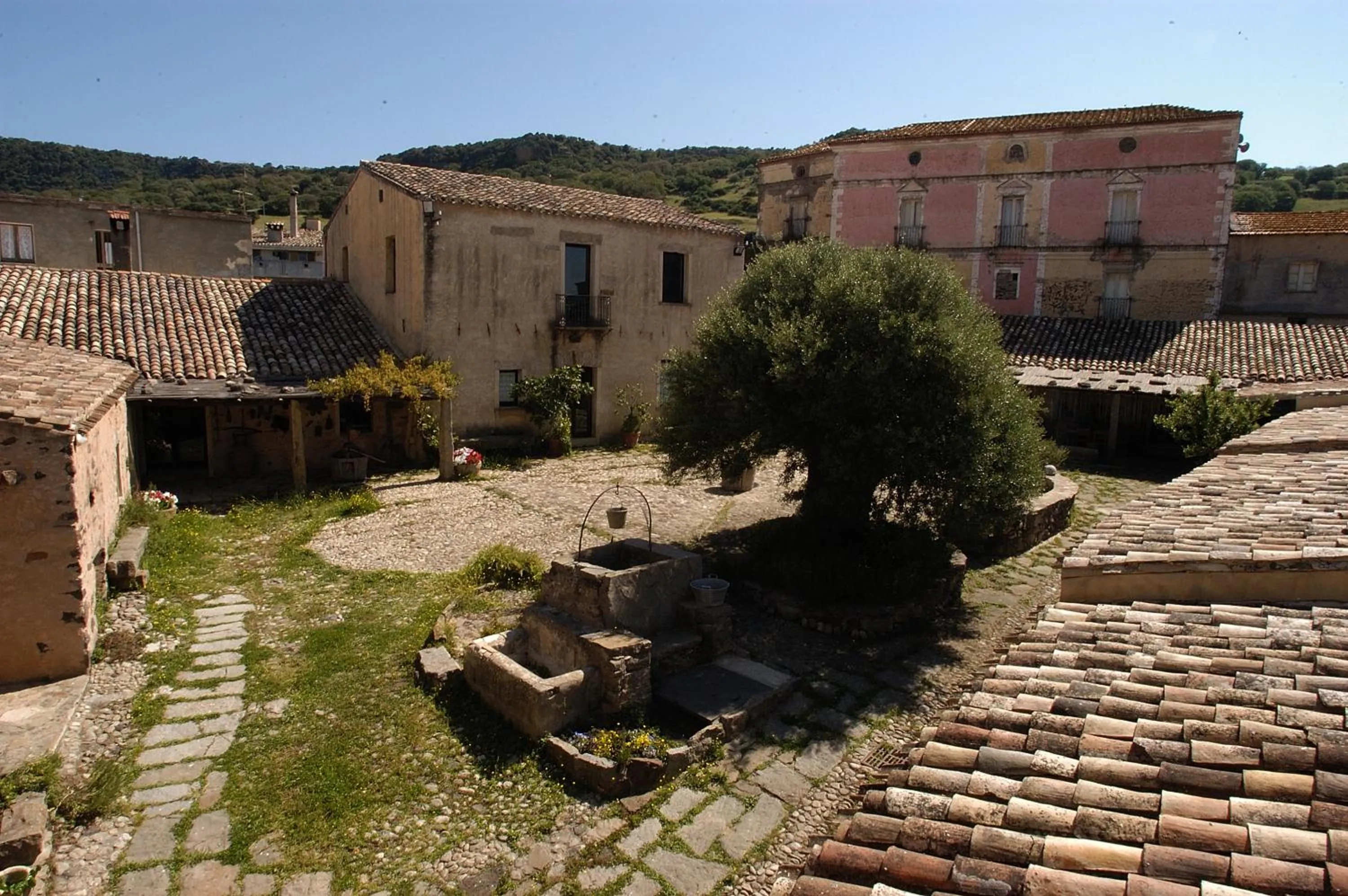 Property building in Omu Axiu