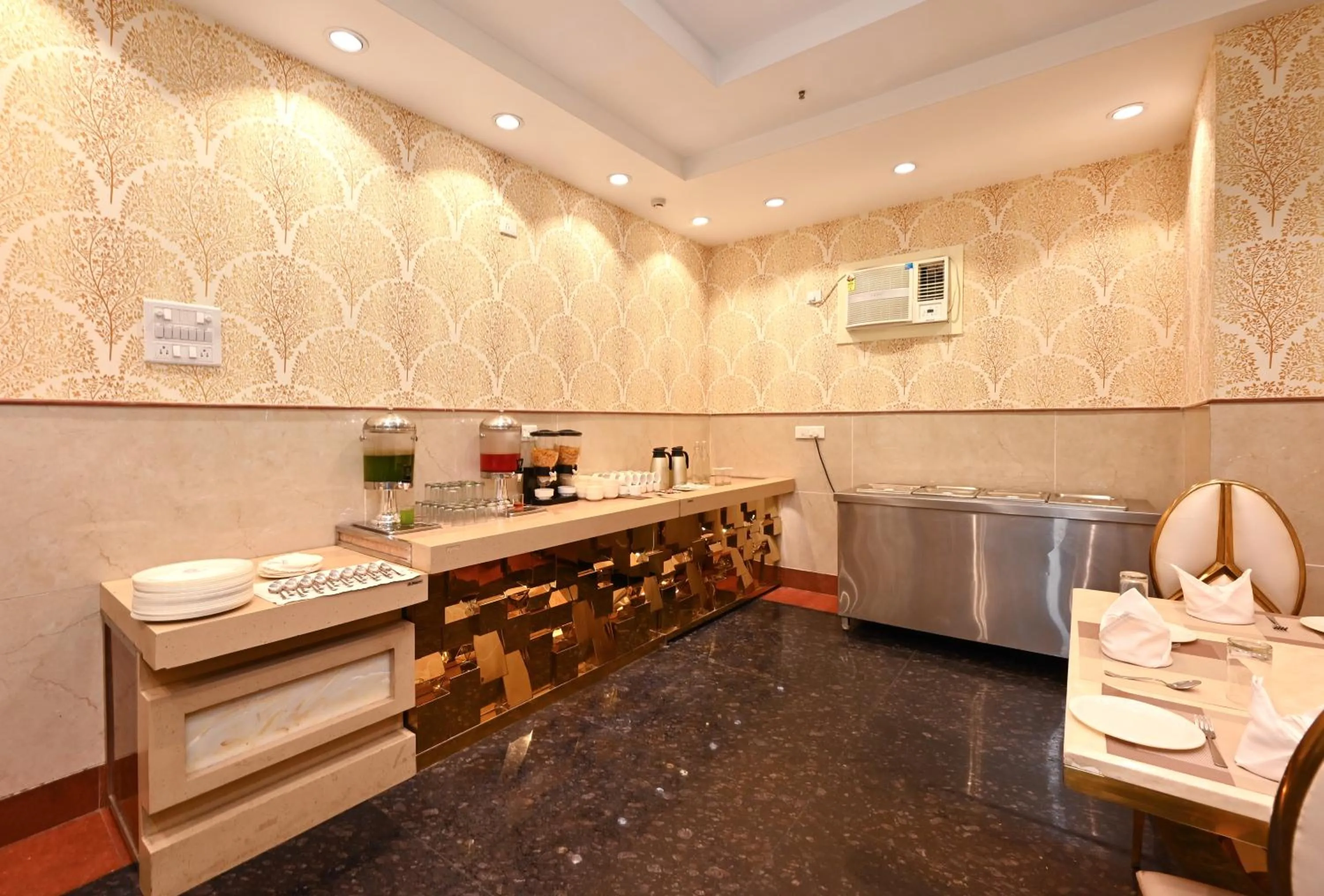 Kitchen or kitchenette in Hotel SKS Grand Palace-Vrindāvan