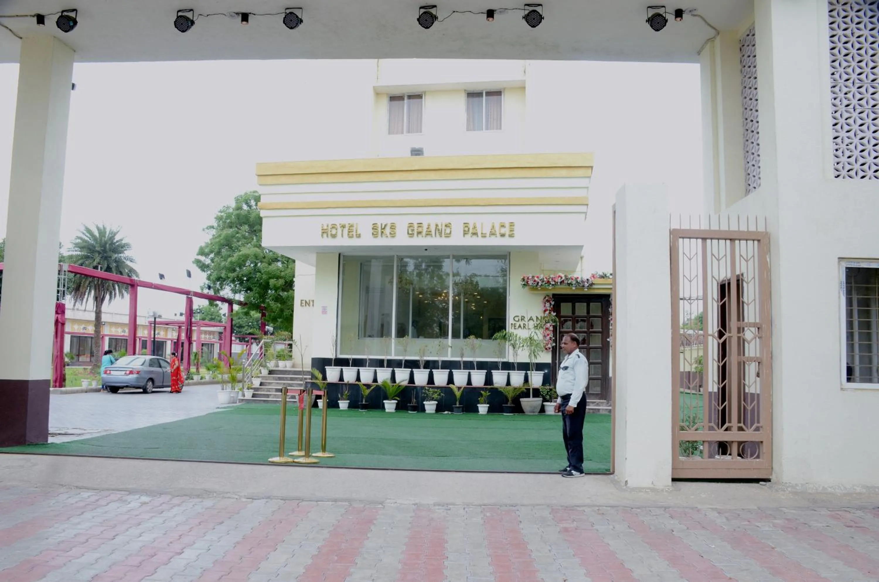 Property building in Hotel SKS Grand Palace-Vrindāvan