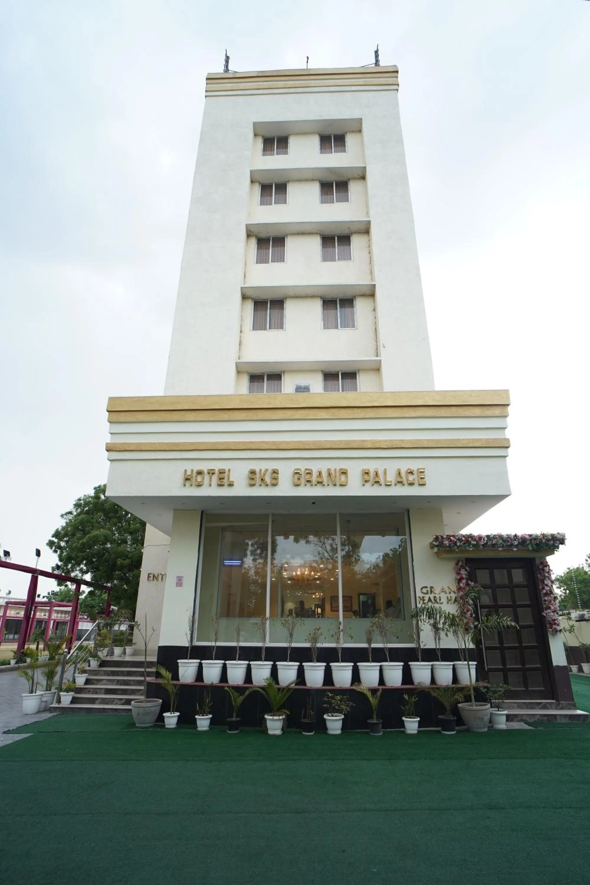 Property building in Hotel SKS Grand Palace-Vrindāvan