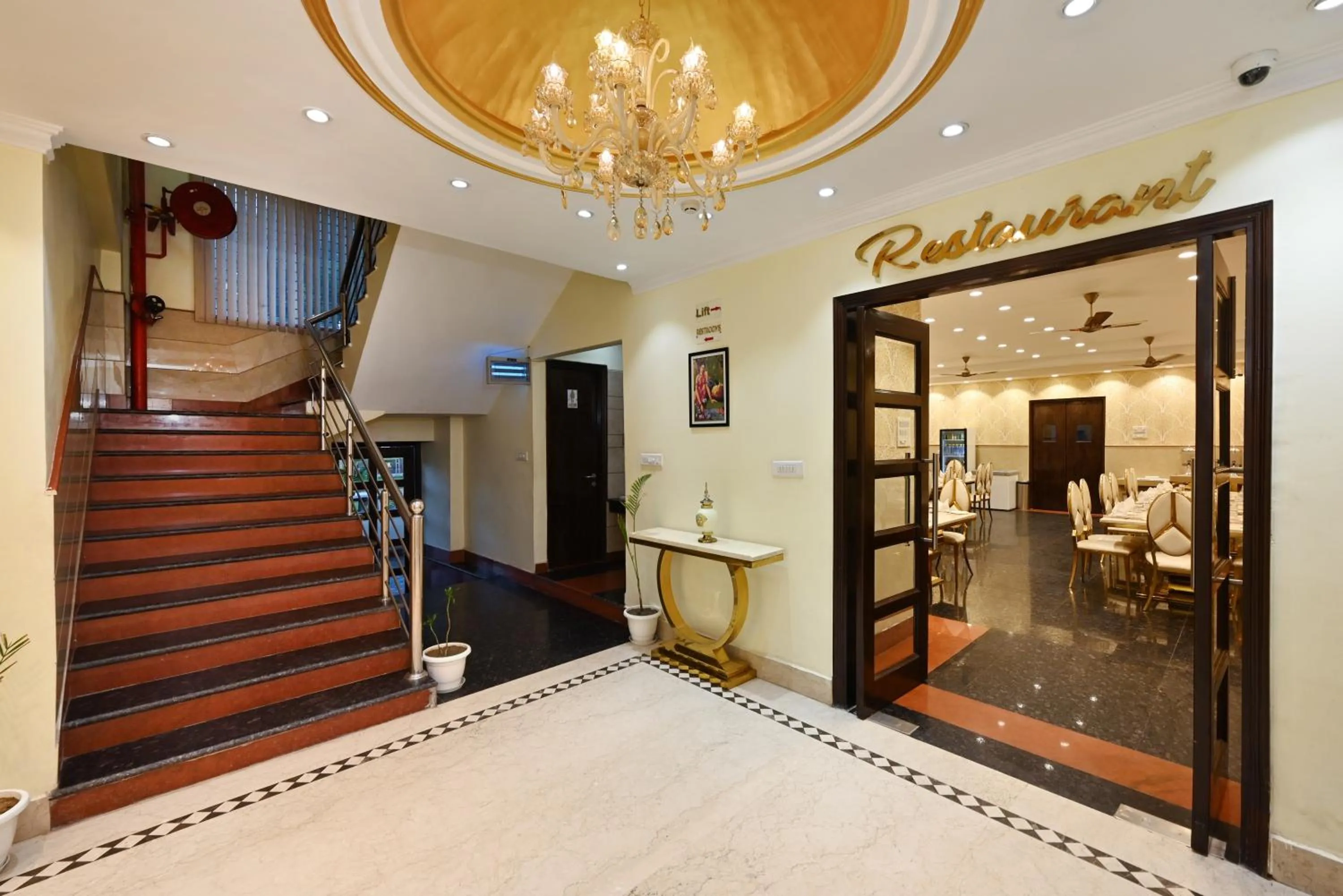 Restaurant/places to eat in Hotel SKS Grand Palace-Vrindāvan