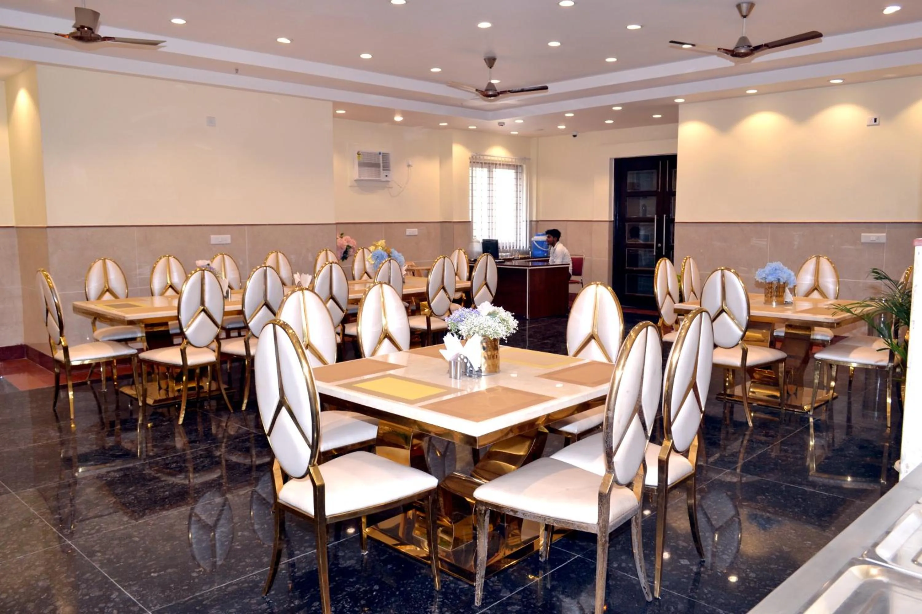 Restaurant/places to eat in Hotel SKS Grand Palace-Vrindāvan