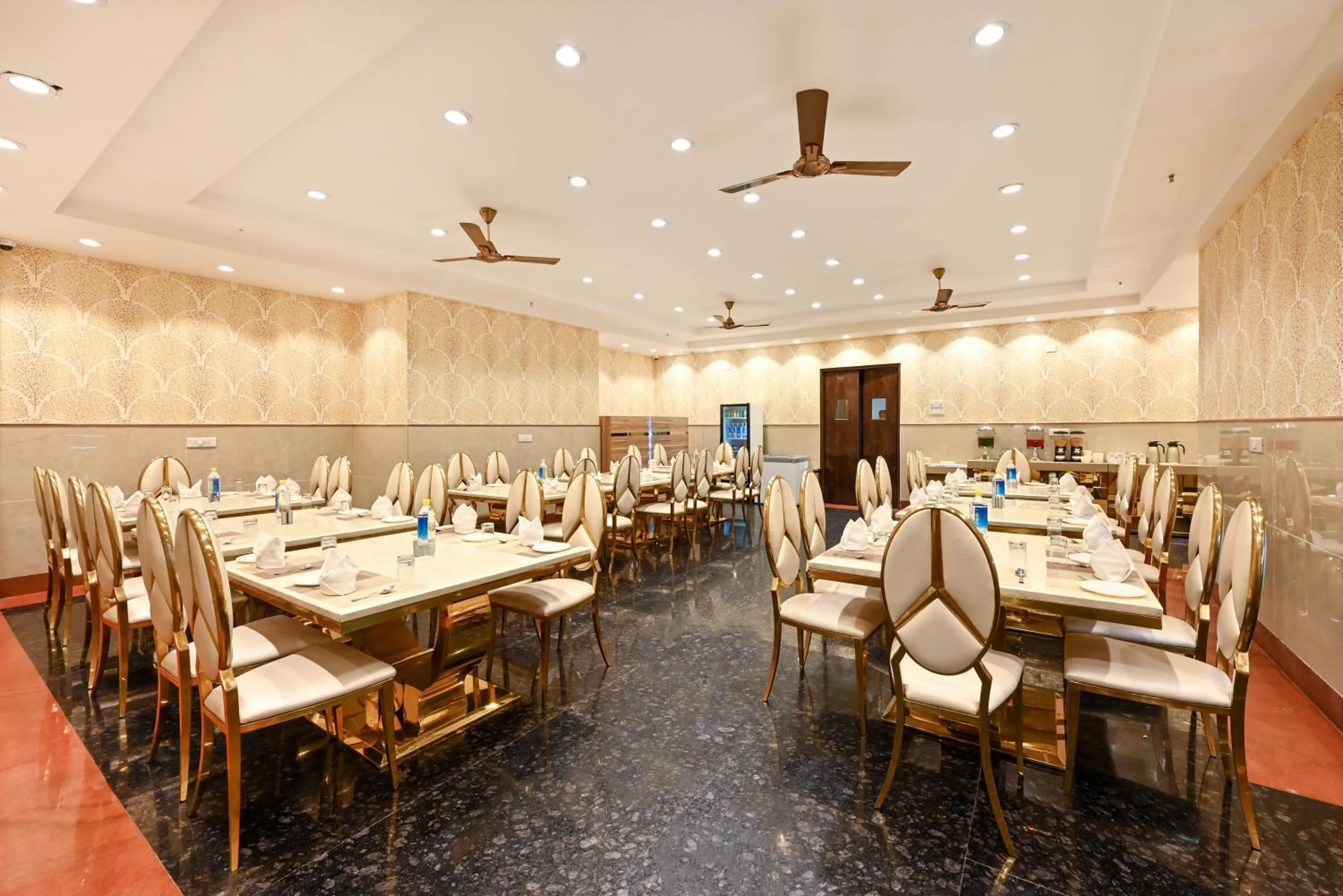 Restaurant/places to eat in Hotel SKS Grand Palace-Vrindāvan
