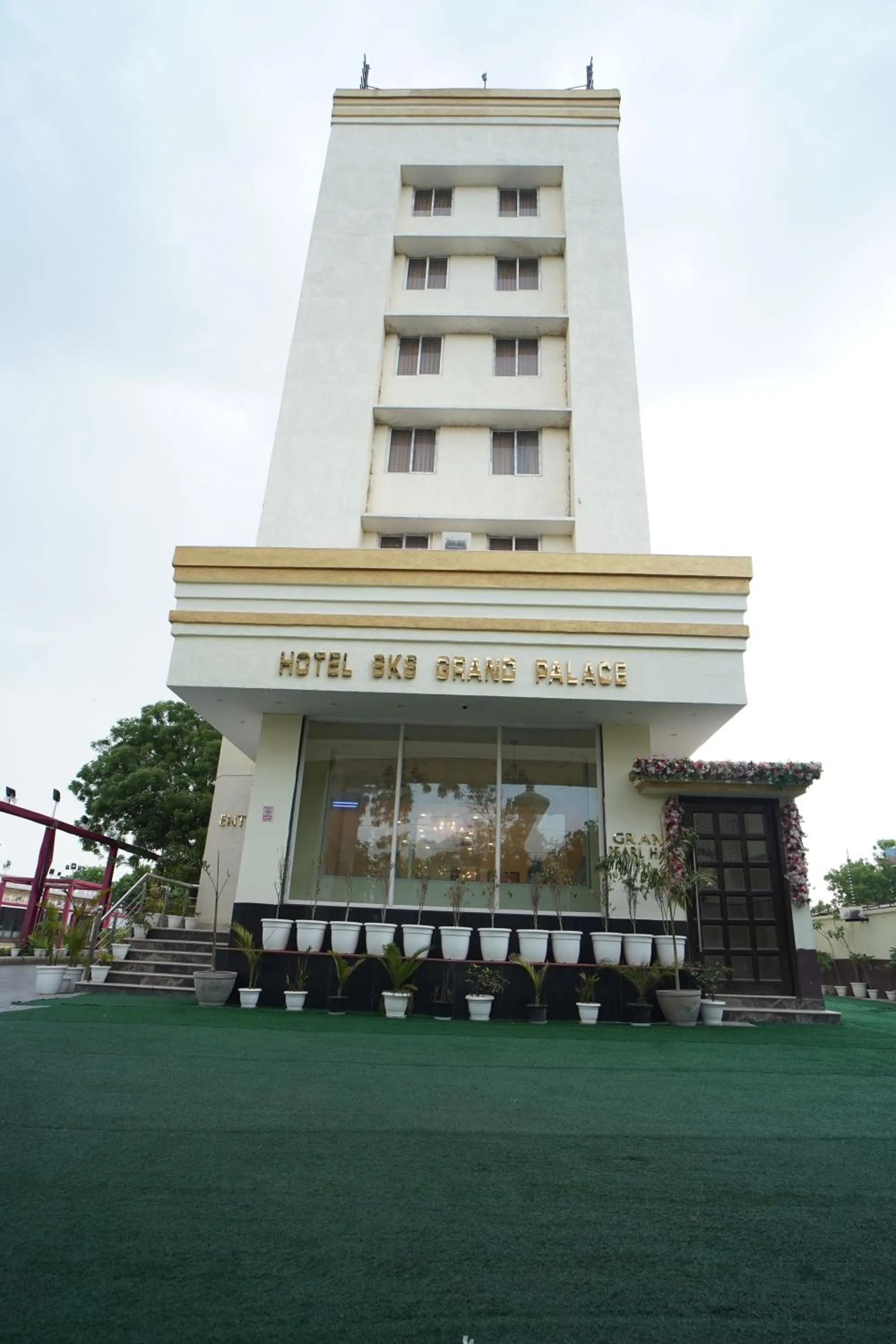 Property building in Hotel SKS Grand Palace-Vrindāvan