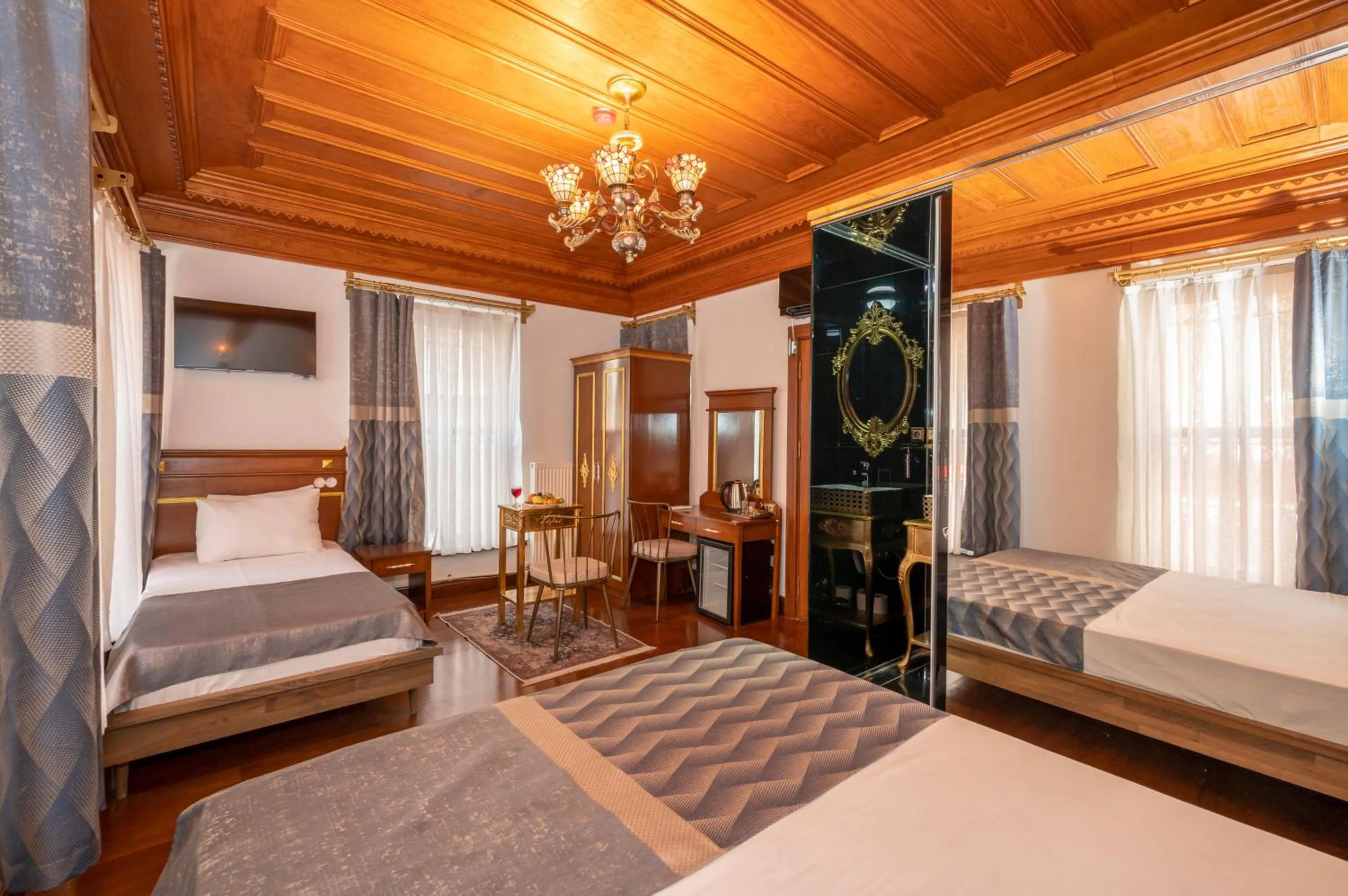 Bed in Valeria Antique 1892