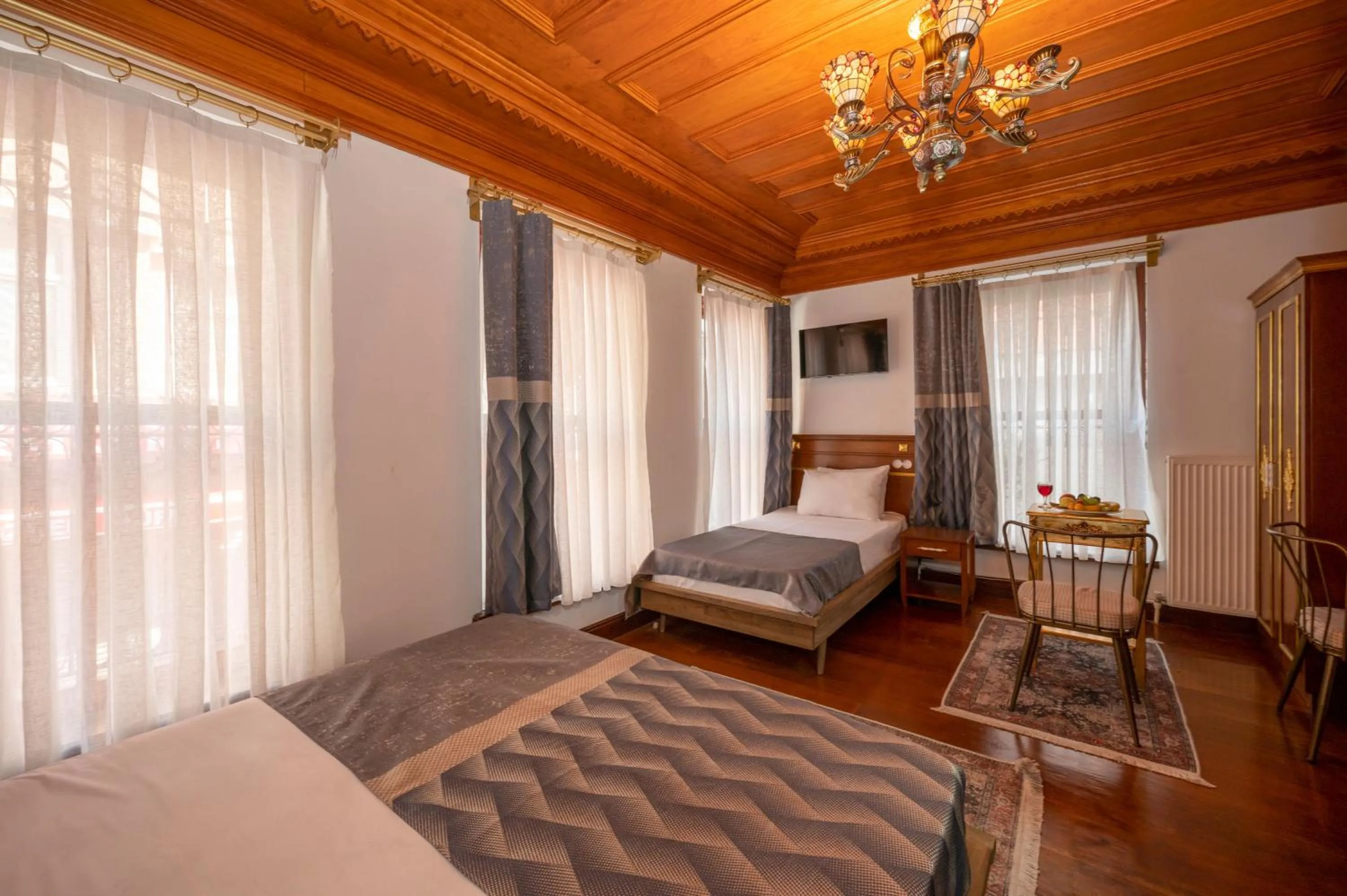 Bed in Valeria Antique 1892