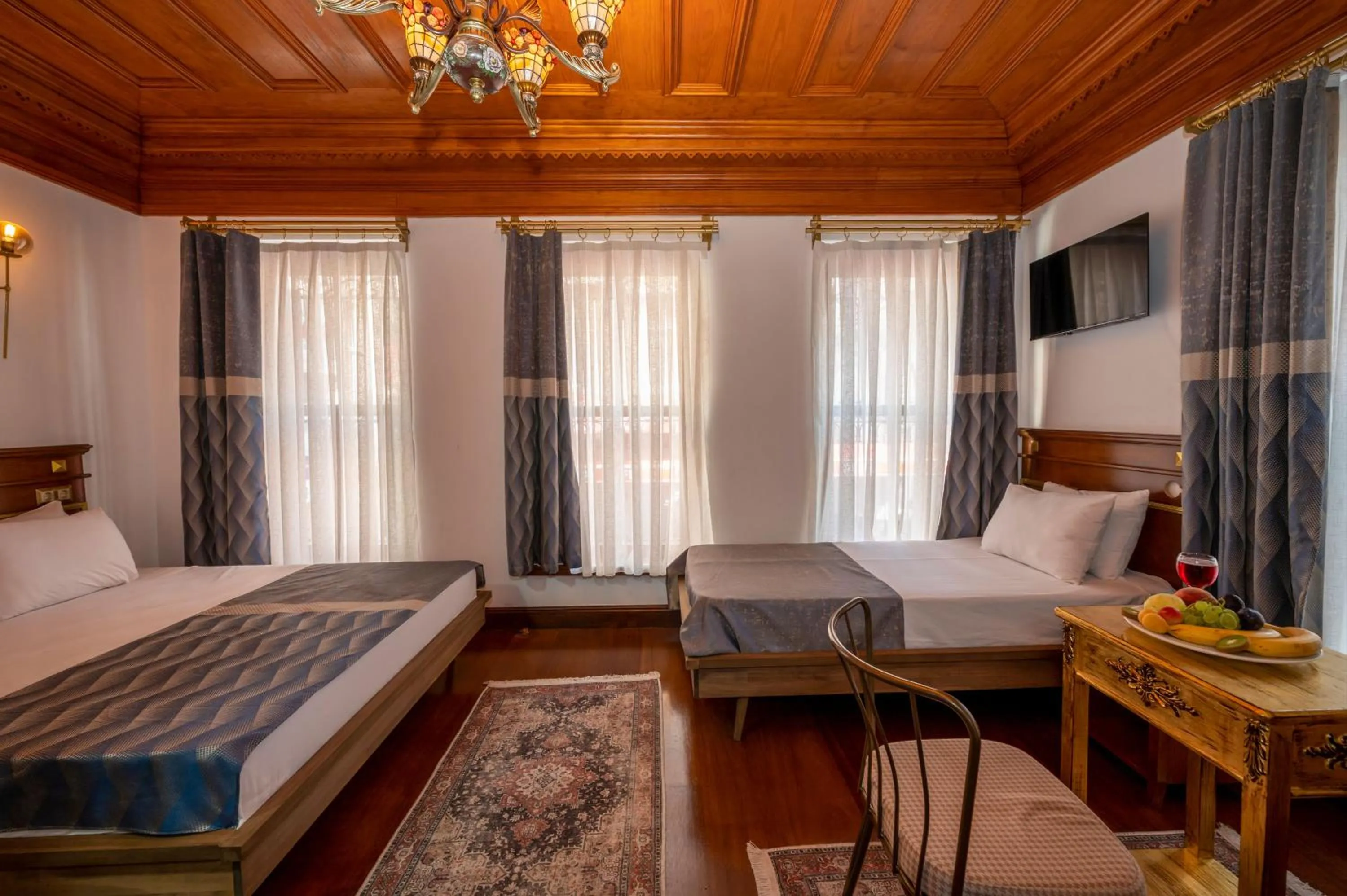 Bed in Valeria Antique 1892