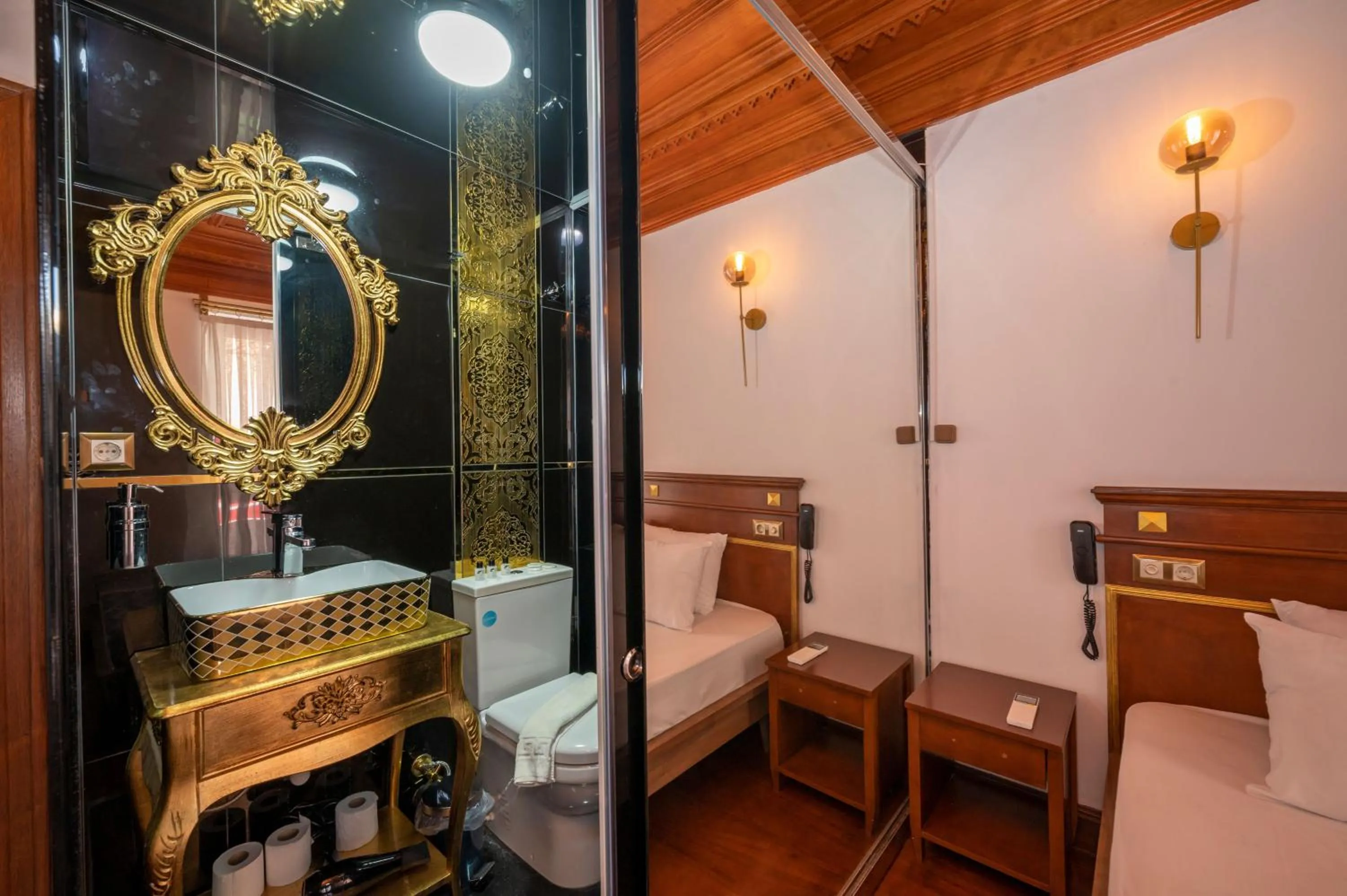 Valeria Antique 1892