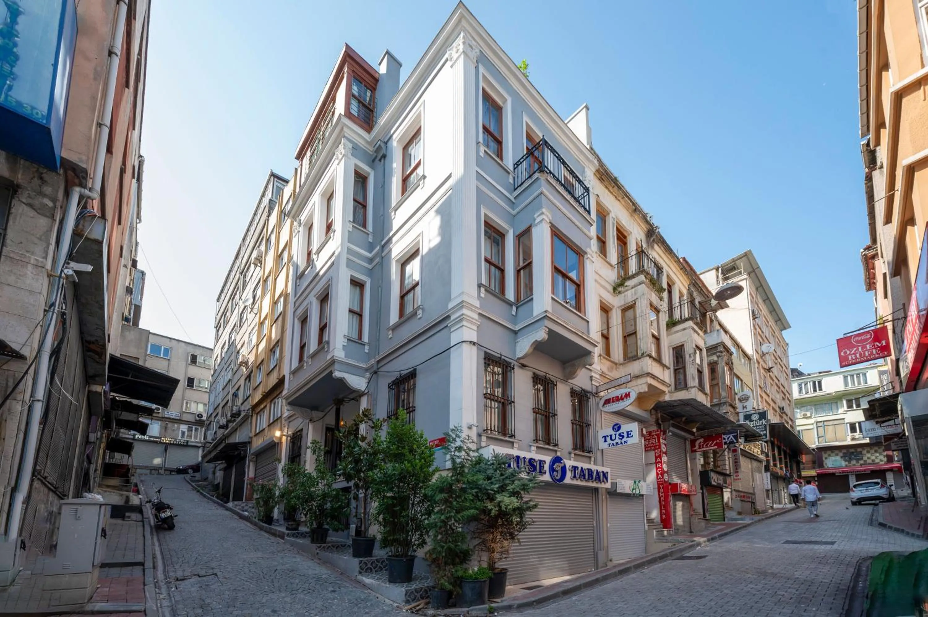 Property building in Valeria Antique 1892