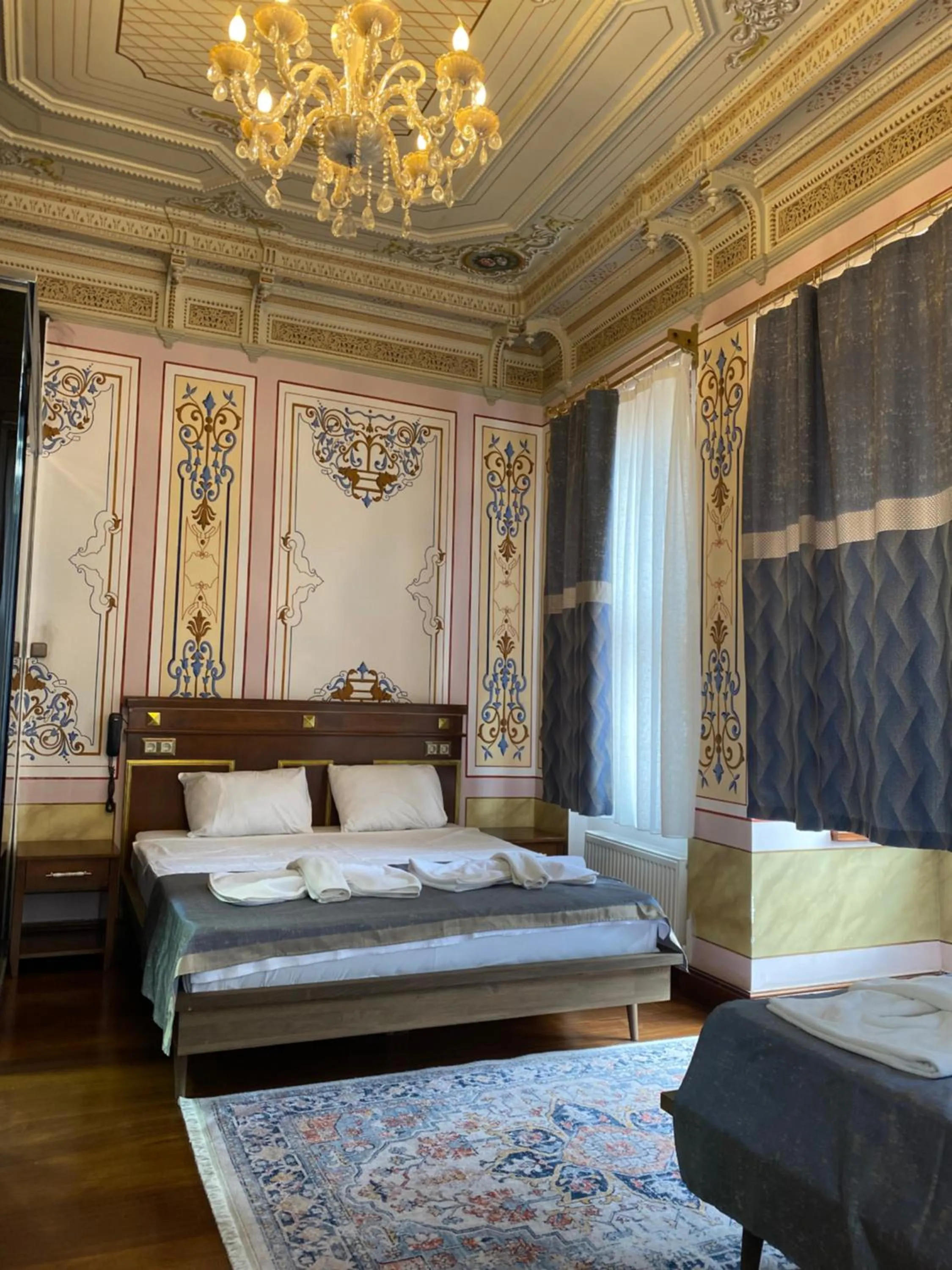 Bed in Valeria Antique 1892