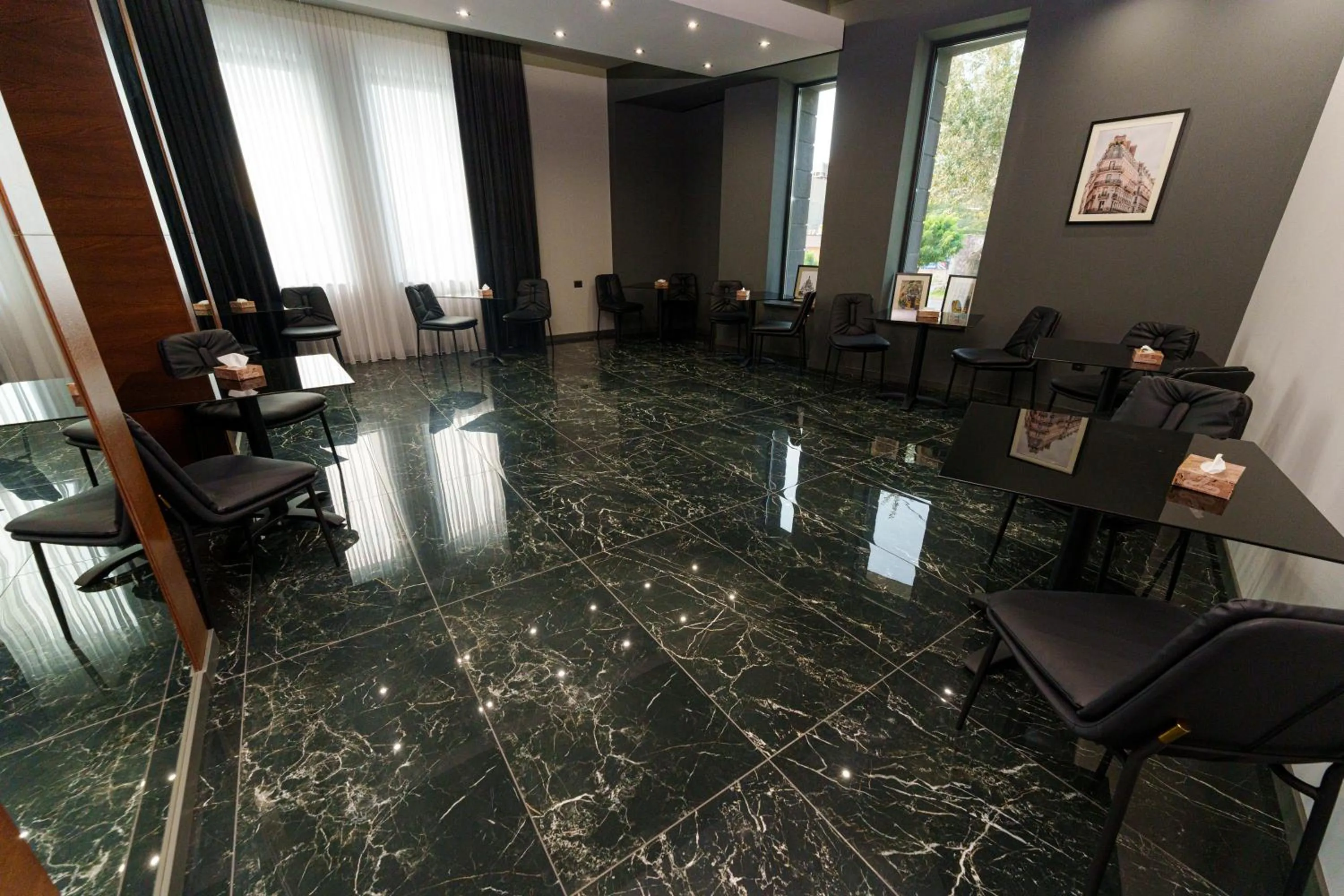 Restaurant/places to eat in Hotel Elion