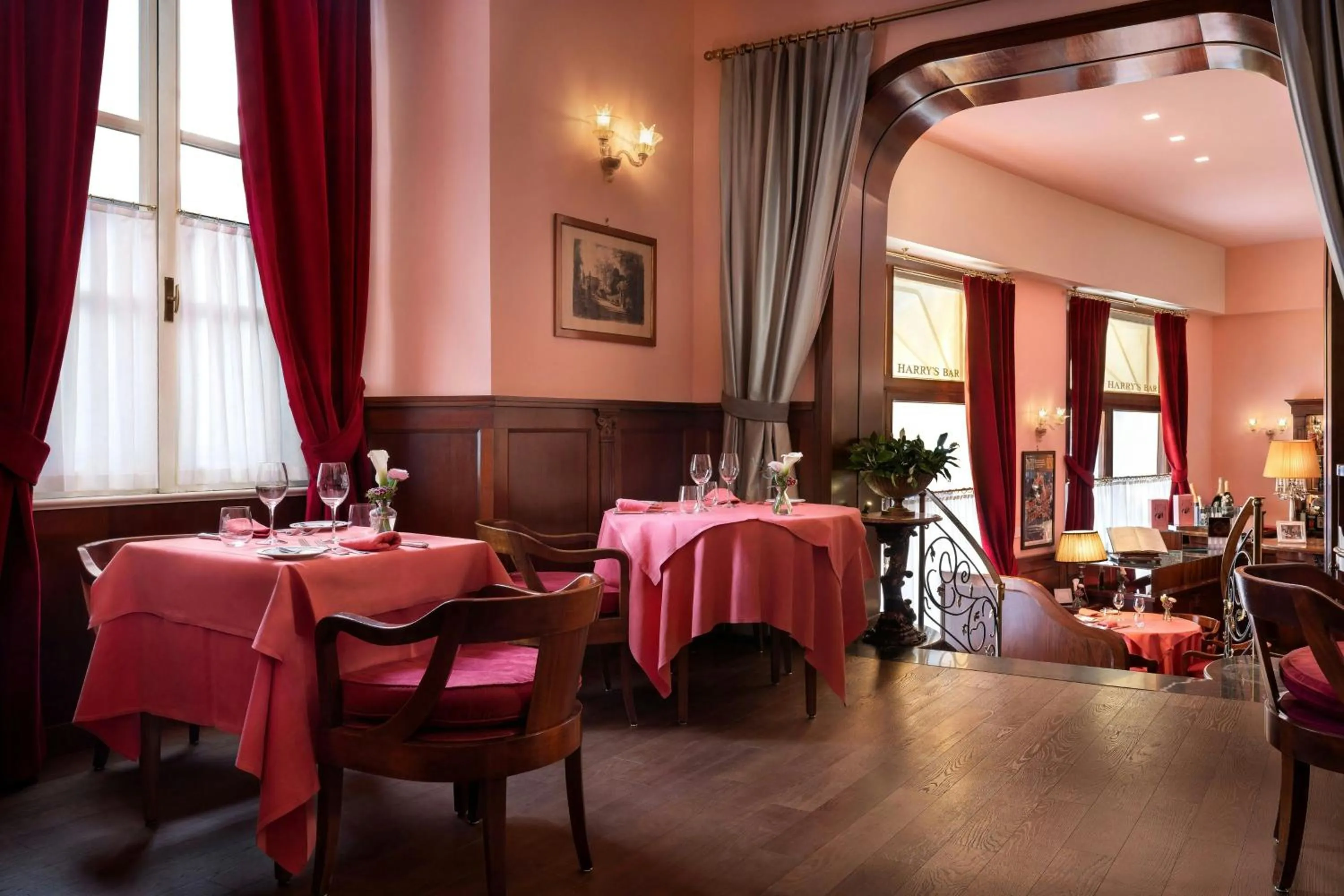 Lounge or bar in Sina Villa Medici, Autograph Collection