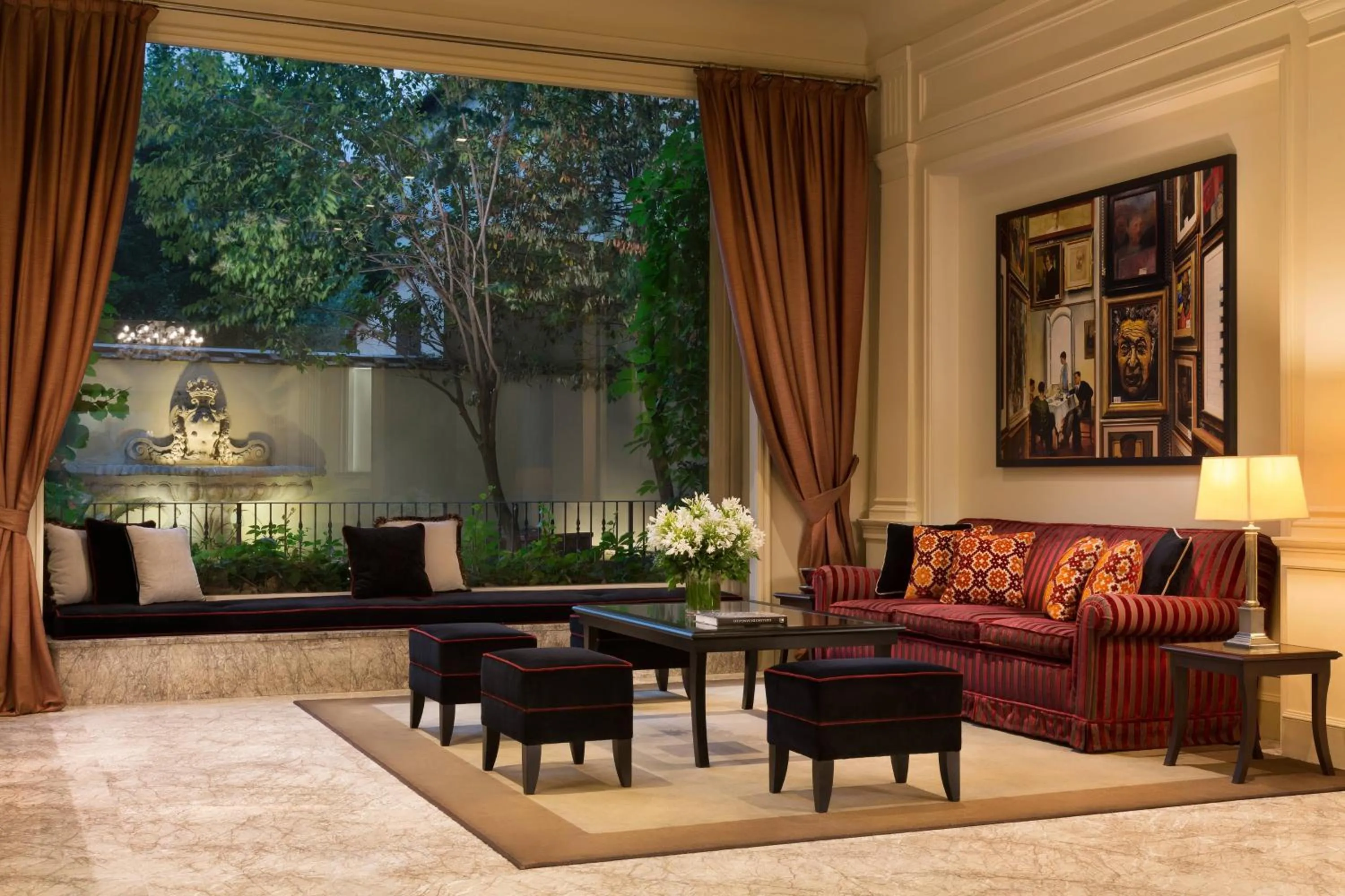 Lobby or reception in Sina Villa Medici, Autograph Collection