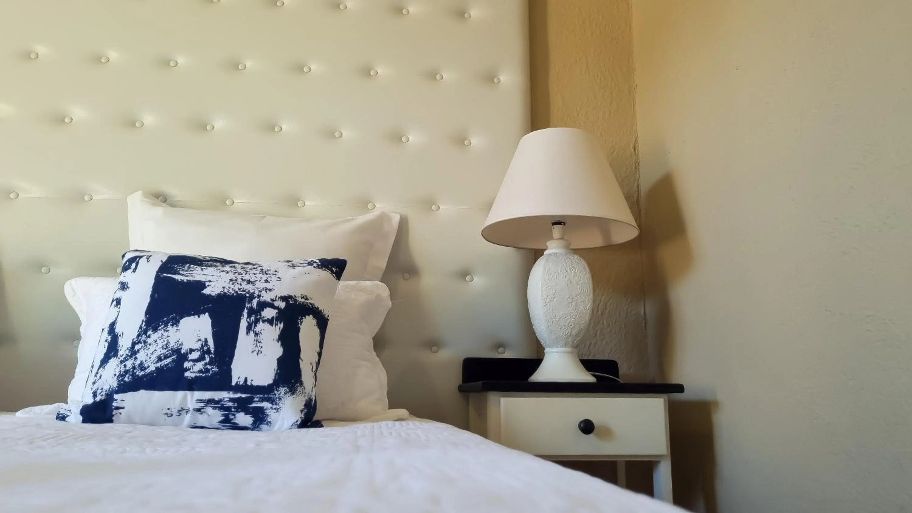 Bed in Black Diamond B&B Guesthouse