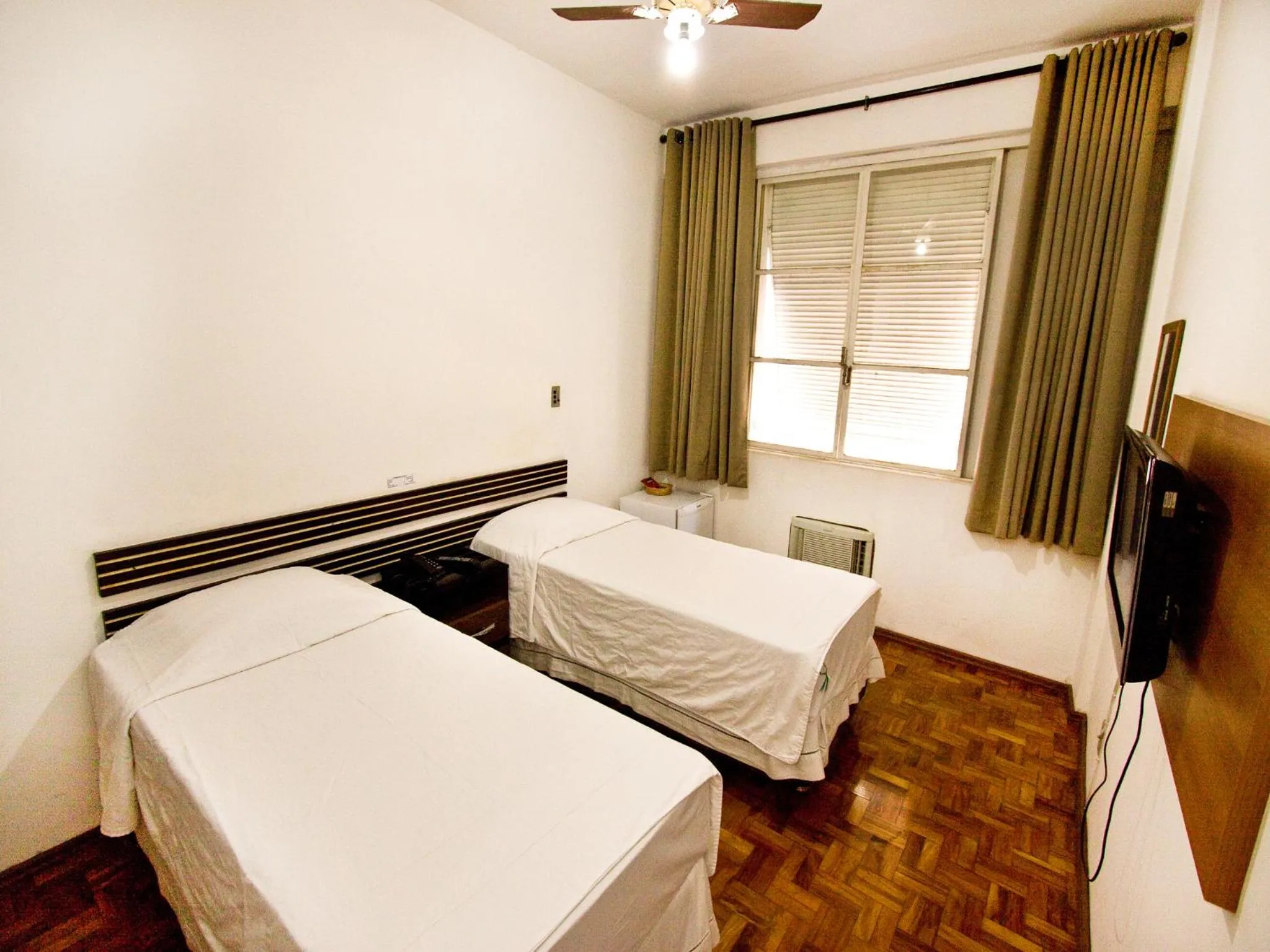 Bed in Turrance White Hotel