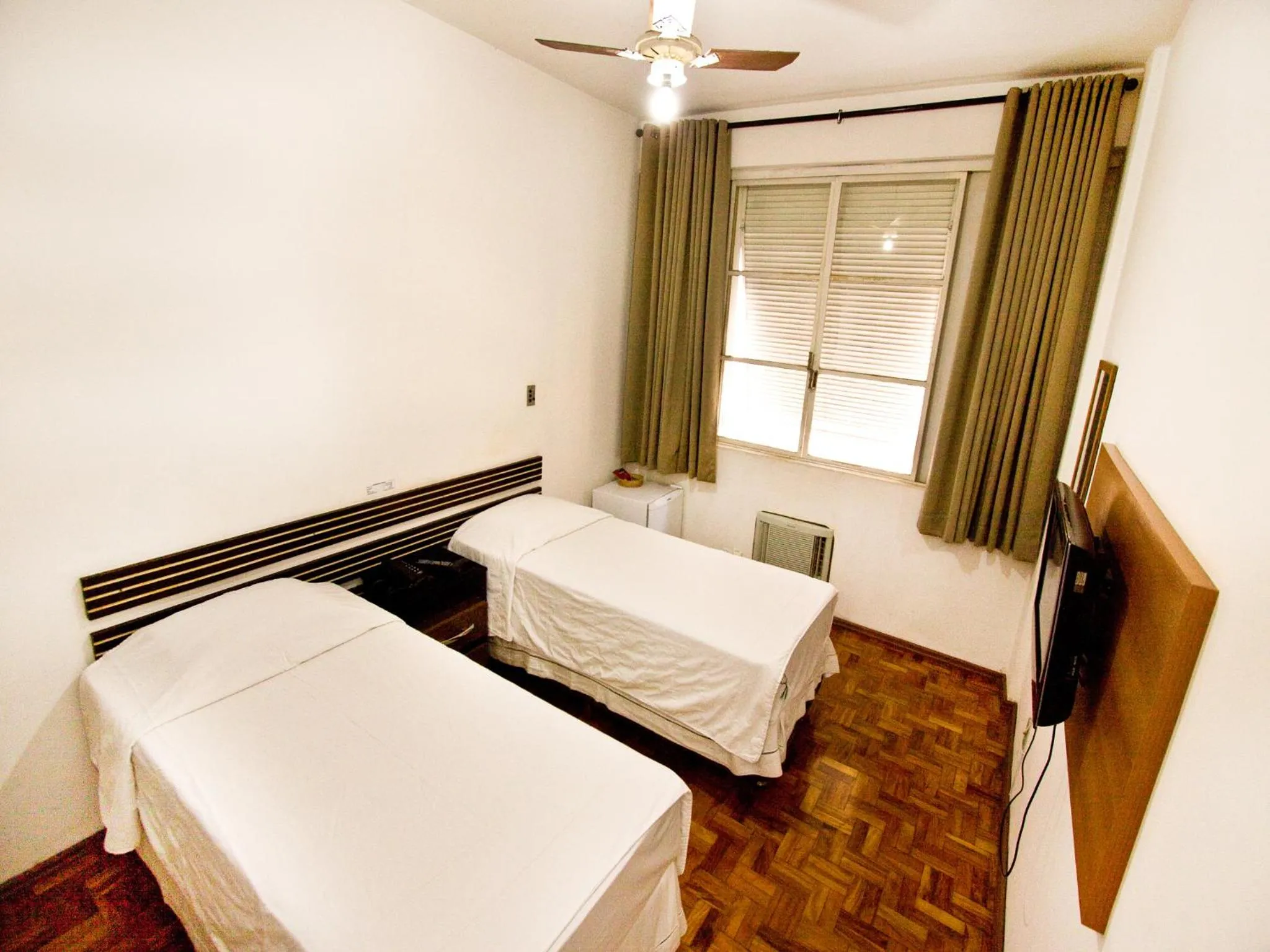 Bed in Turrance White Hotel