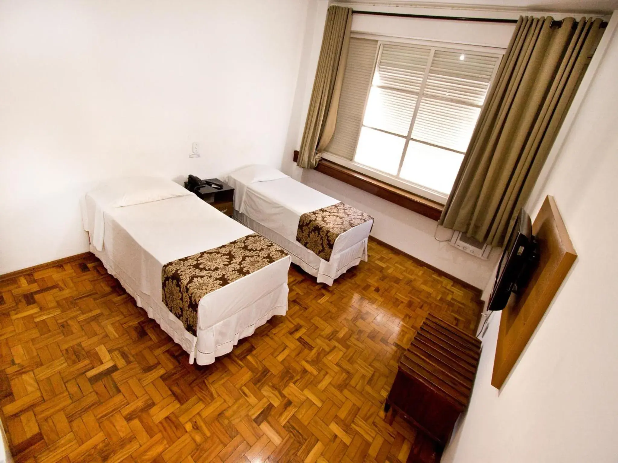 Twin Room in Turrance White Hotel Twin Room in Turrance White Hotel