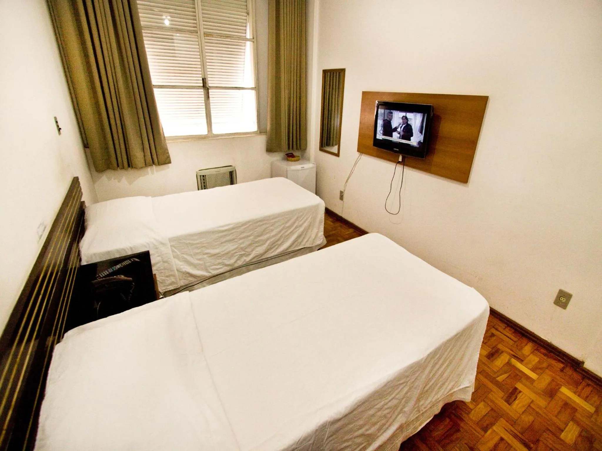 Bed in Turrance White Hotel