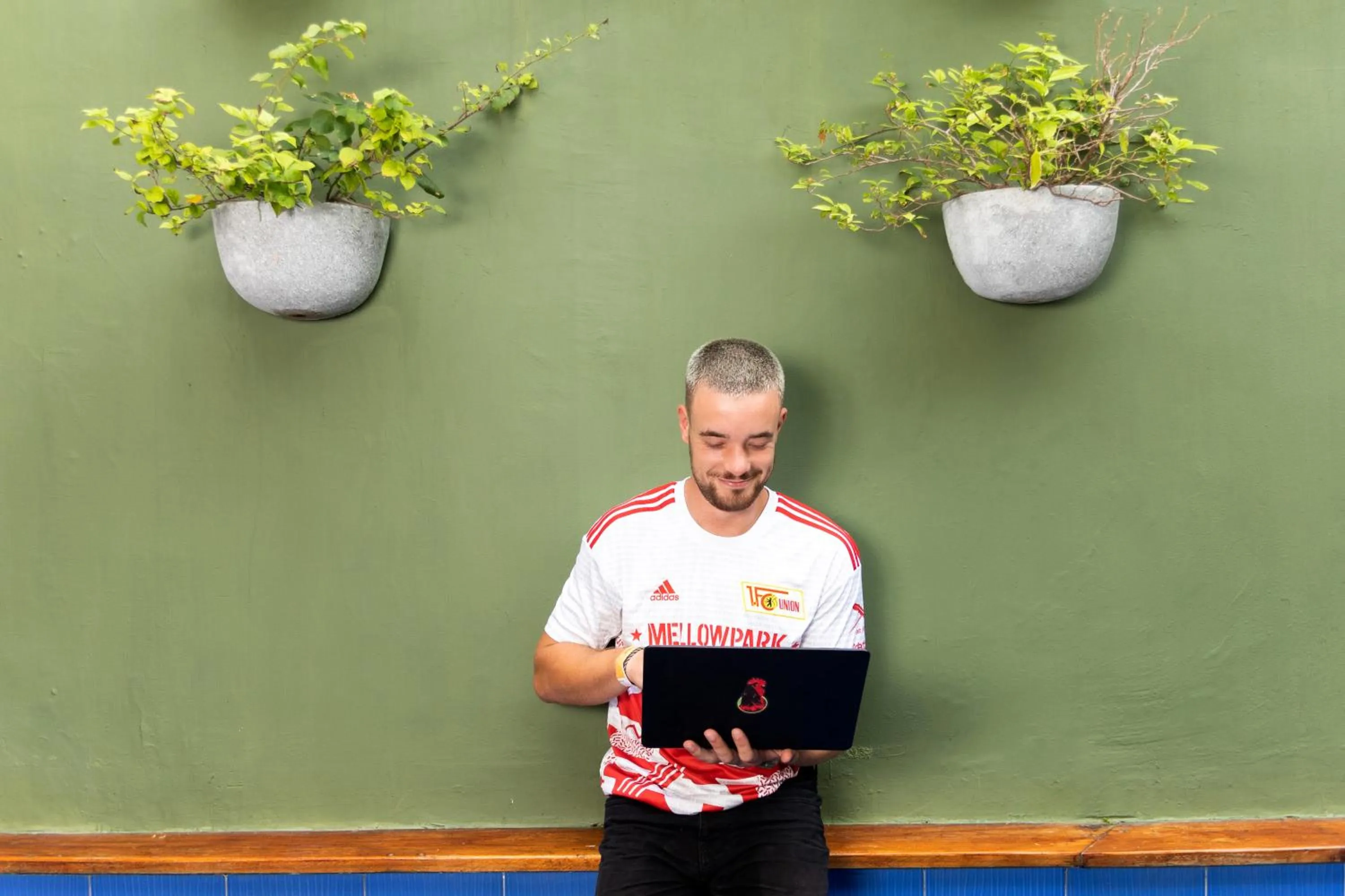 Property building in Seven Nights Hostel Cartagena