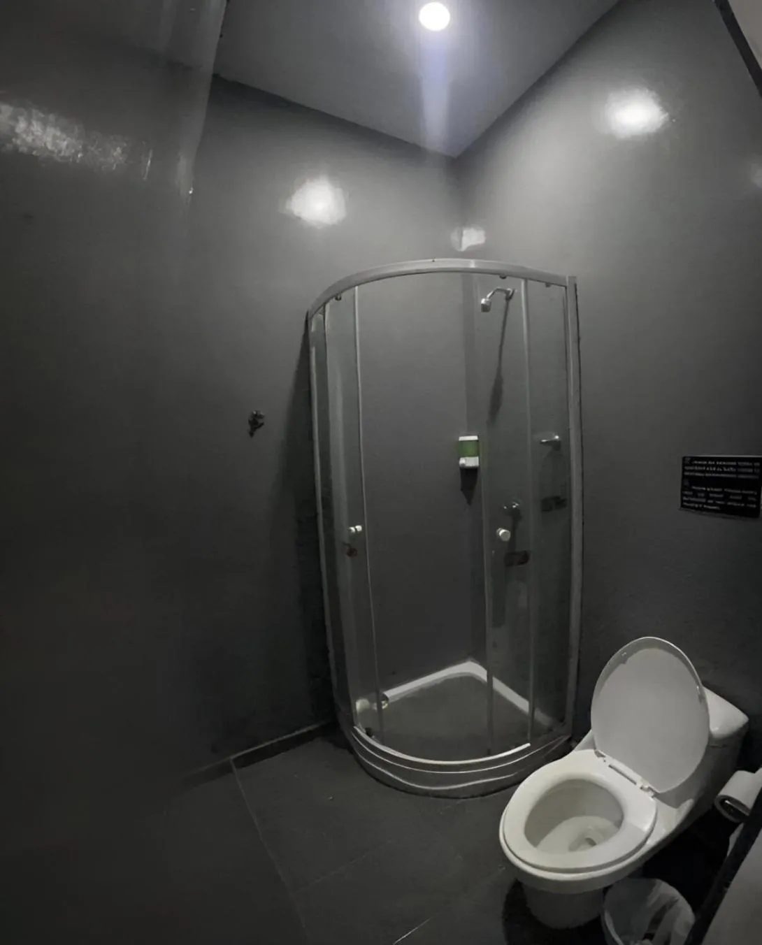 Toilet in Seven Nights Hostel Cartagena