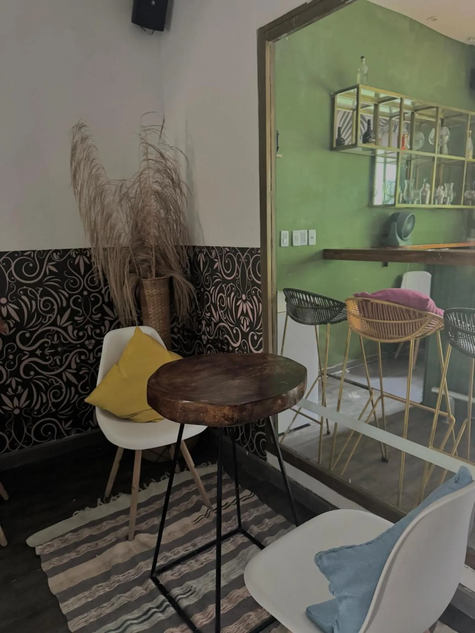 Living room in Seven Nights Hostel Cartagena