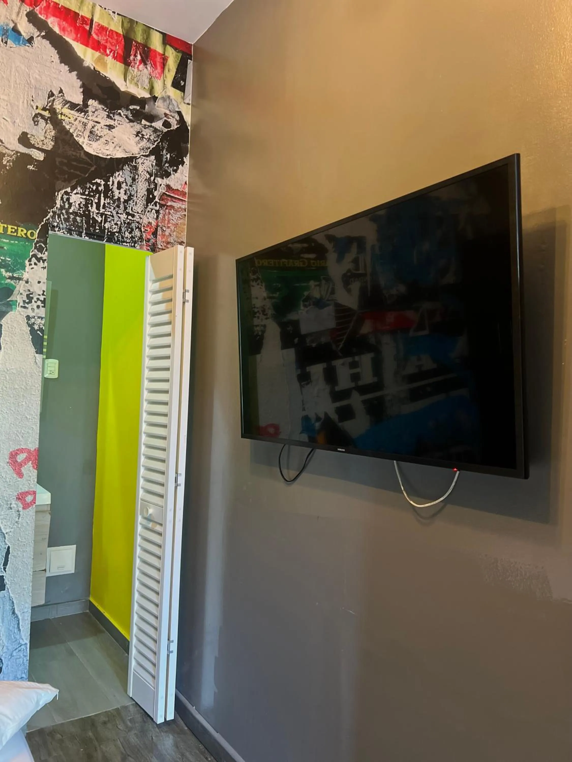 TV and multimedia in Seven Nights Hostel Cartagena