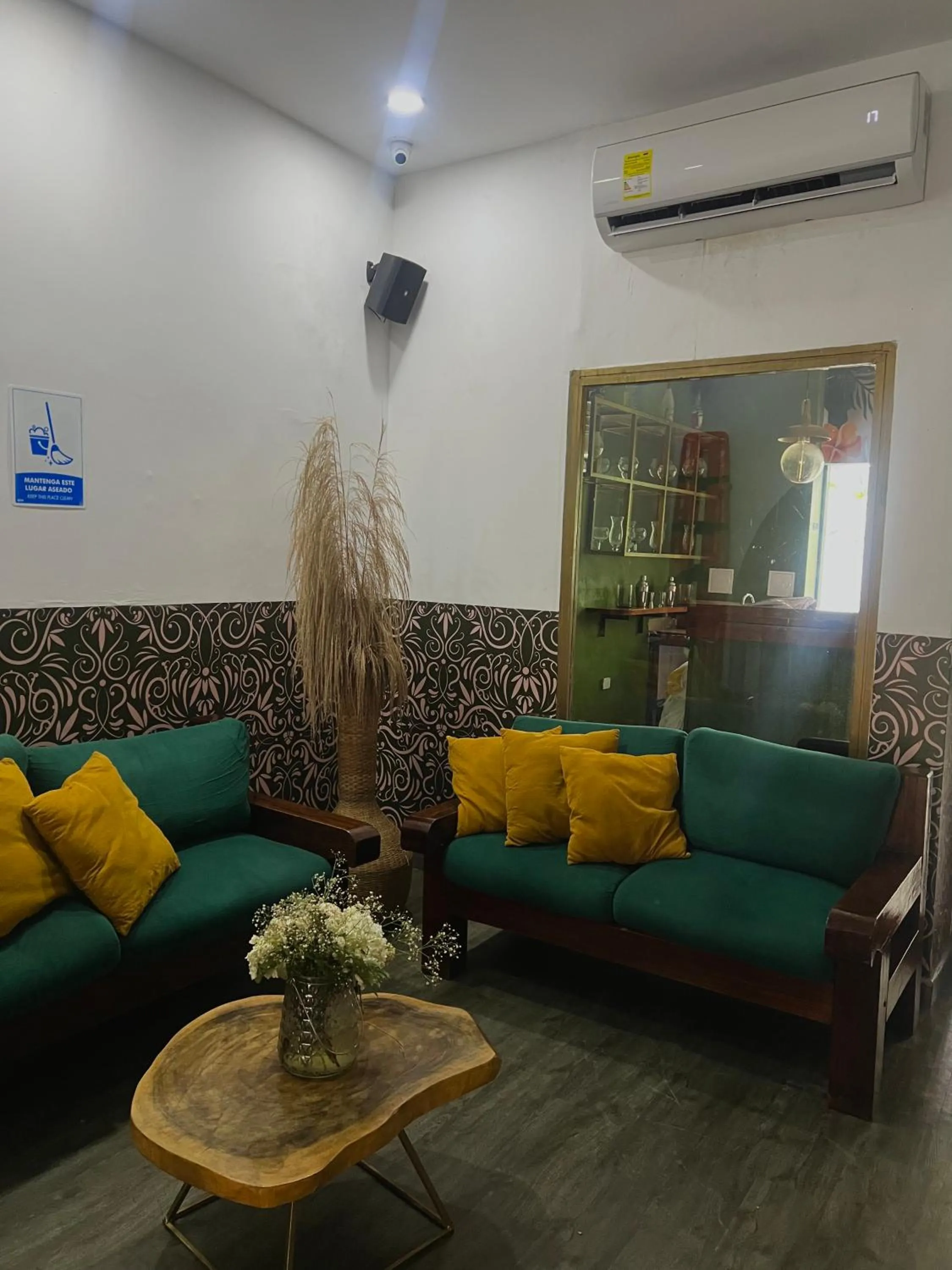 Living room in Seven Nights Hostel Cartagena