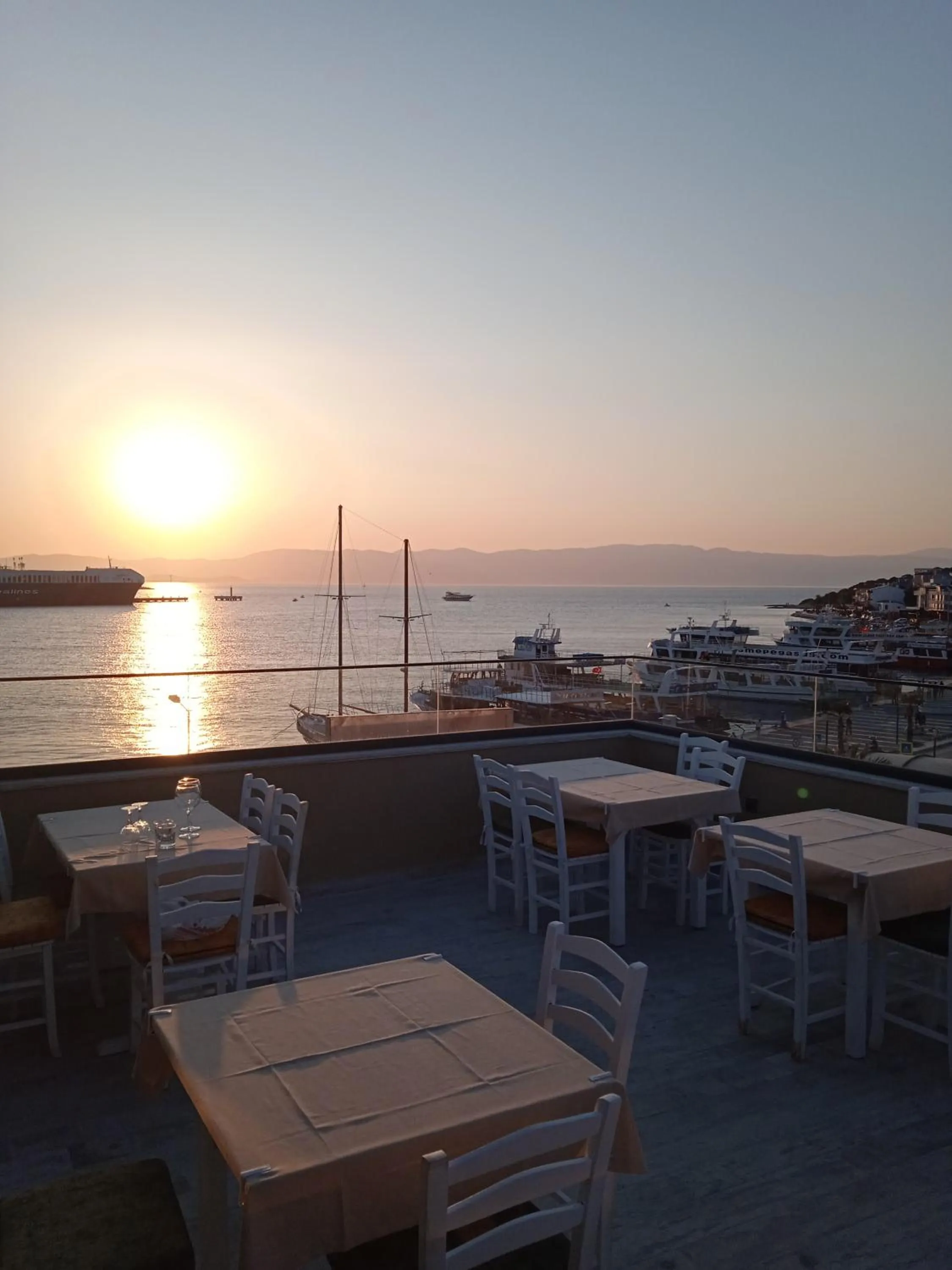 Restaurant/places to eat in Horasan Hotel