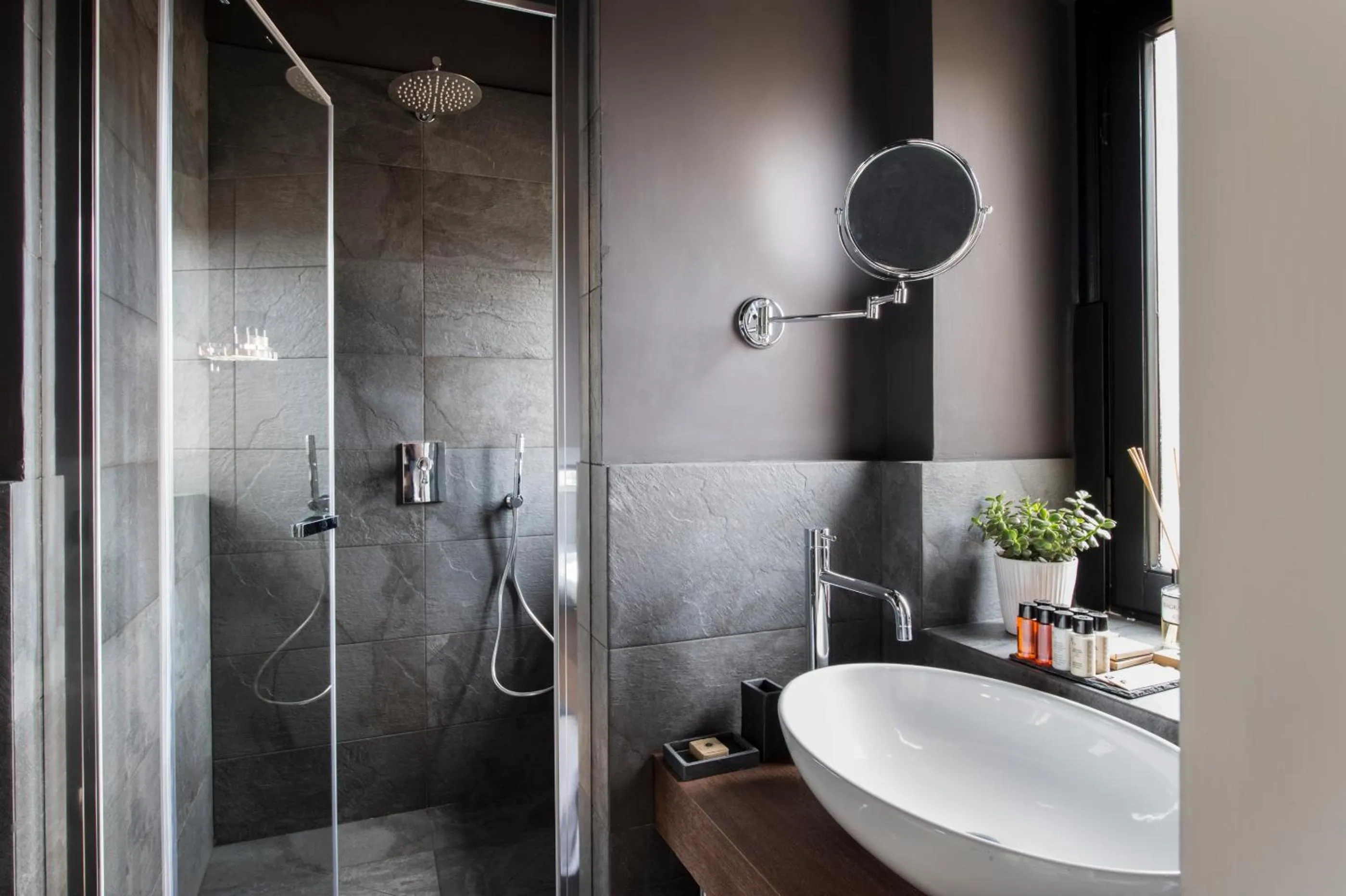 Shower in Tornabuoni Suites Collection Residenza D'Epoca