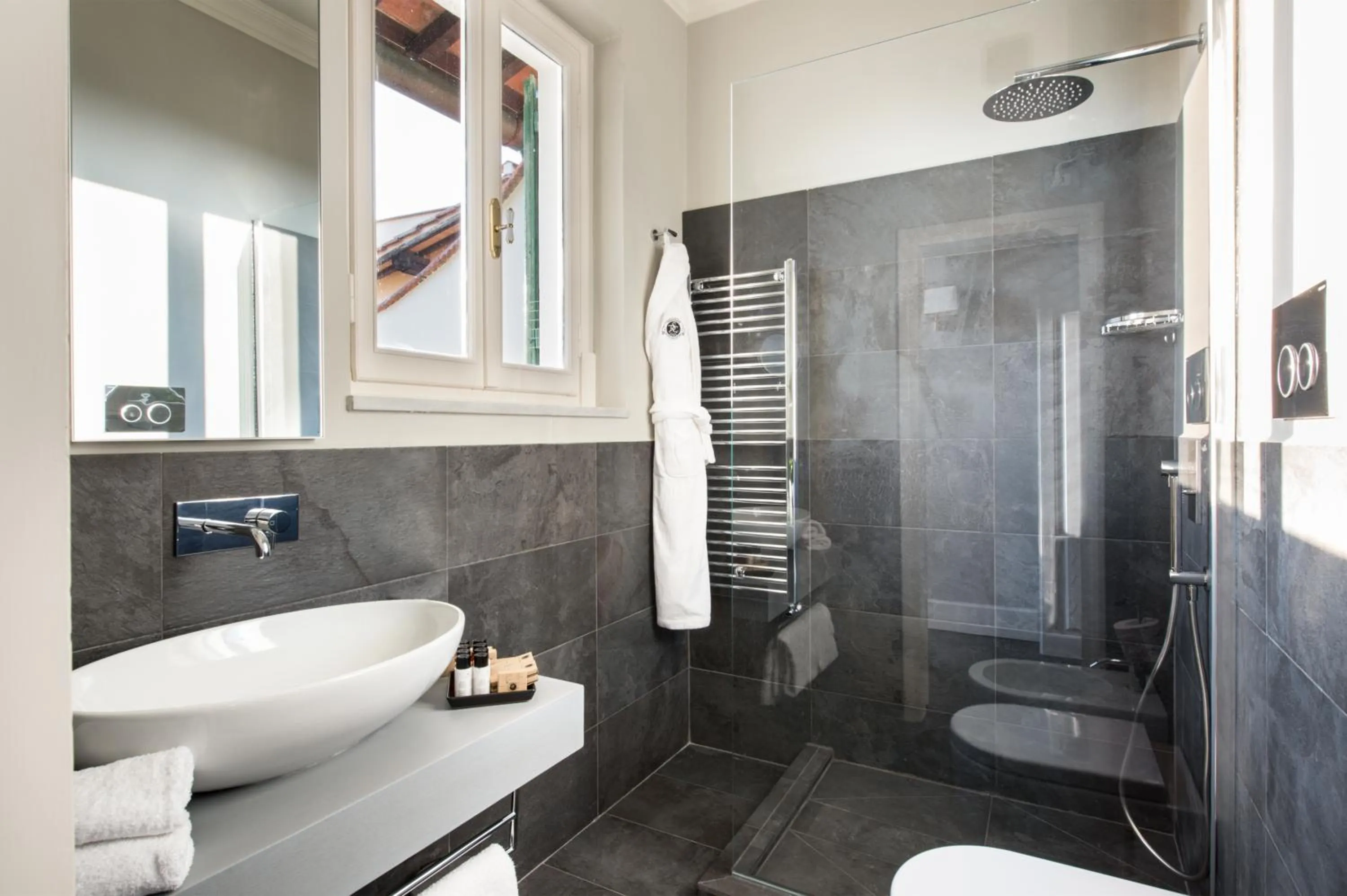 Bathroom in Tornabuoni Suites Collection Residenza D'Epoca