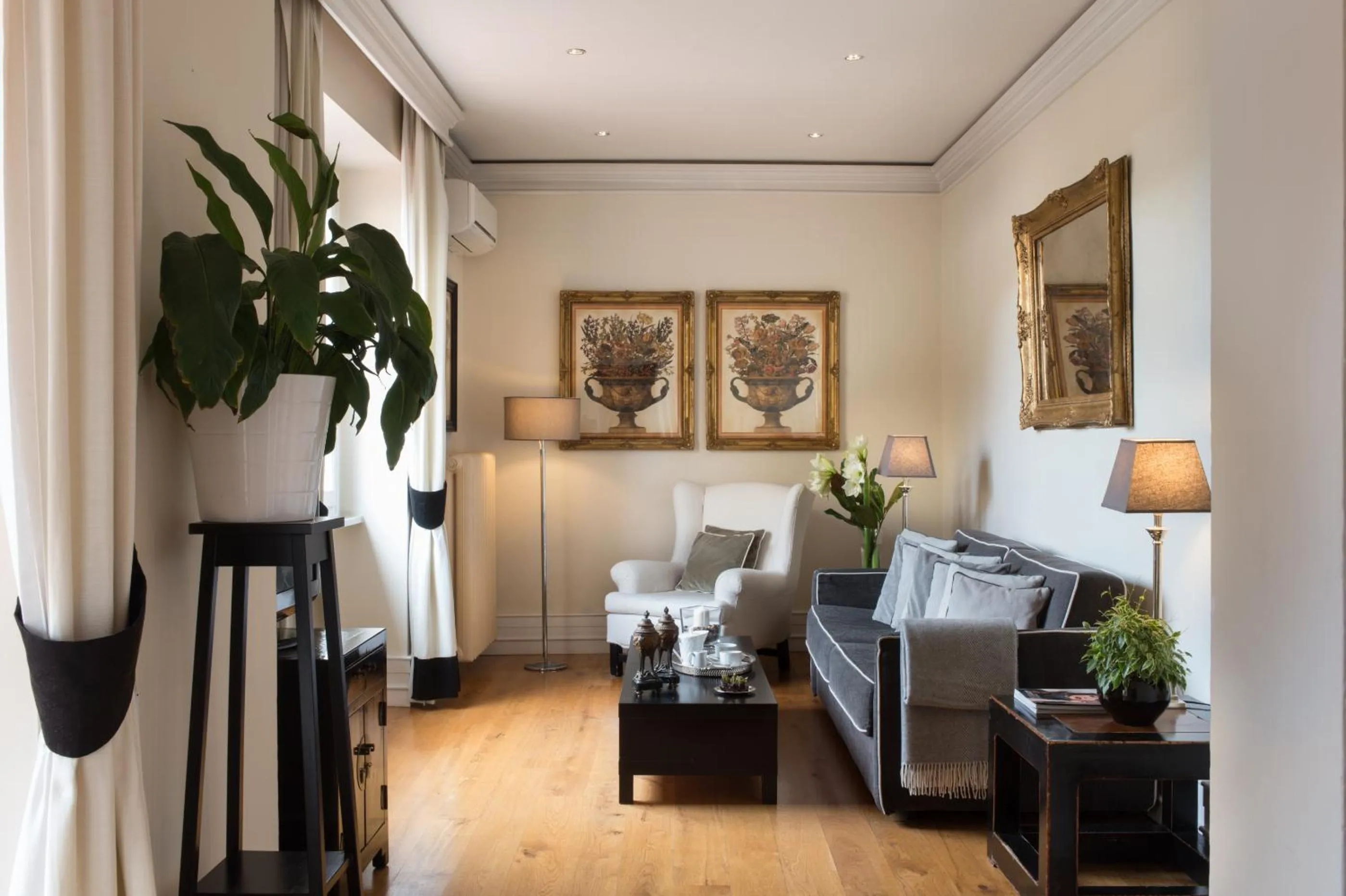 Seating area, Bed in Tornabuoni Suites Collection Residenza D'Epoca