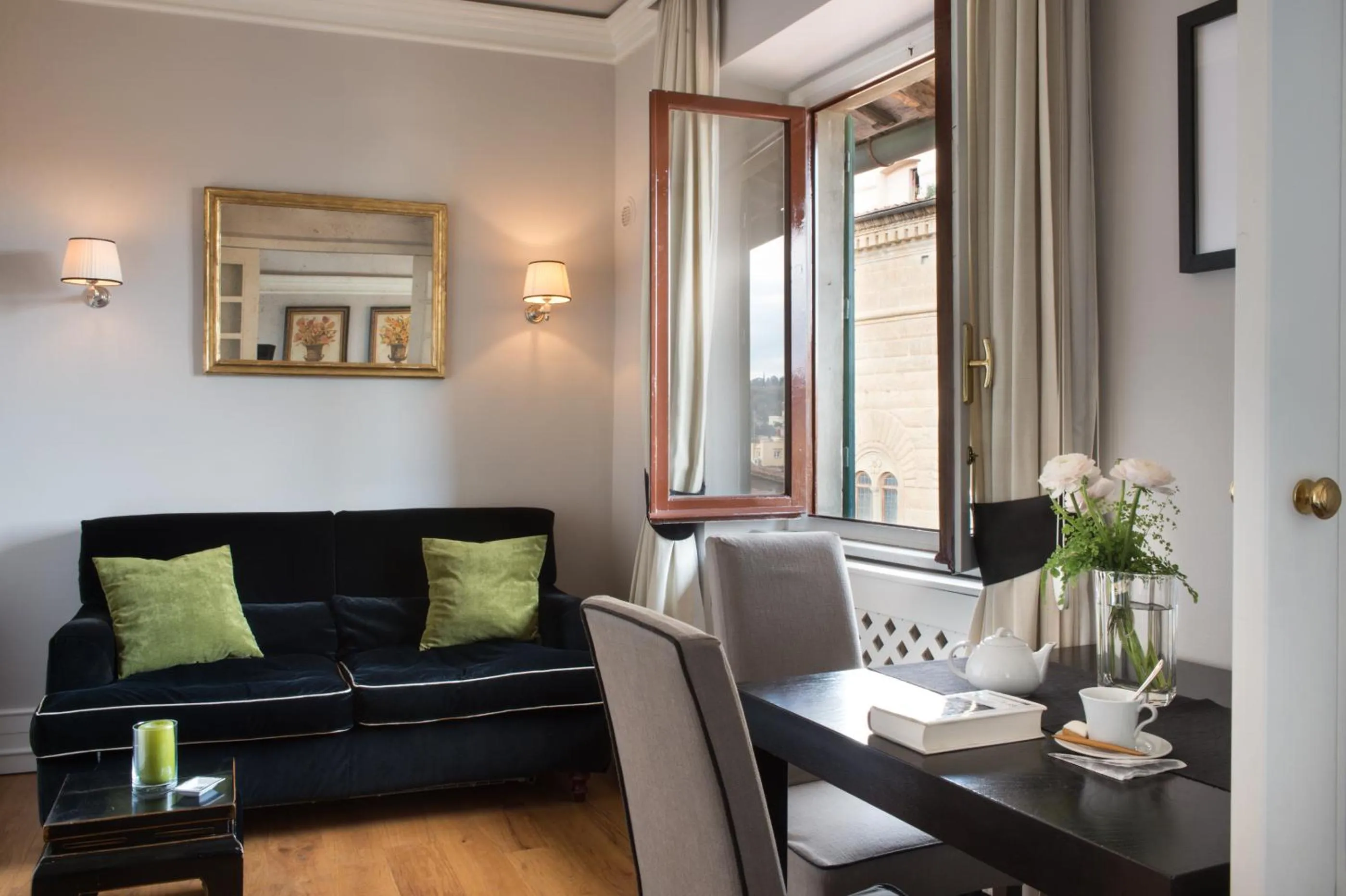 Seating area in Tornabuoni Suites Collection Residenza D'Epoca