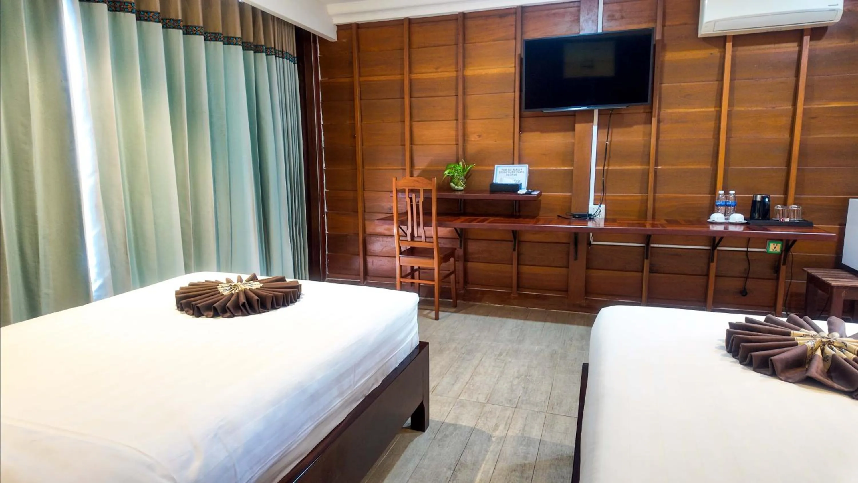 Bedroom, Bed in Lodge Moni Essara Kampot