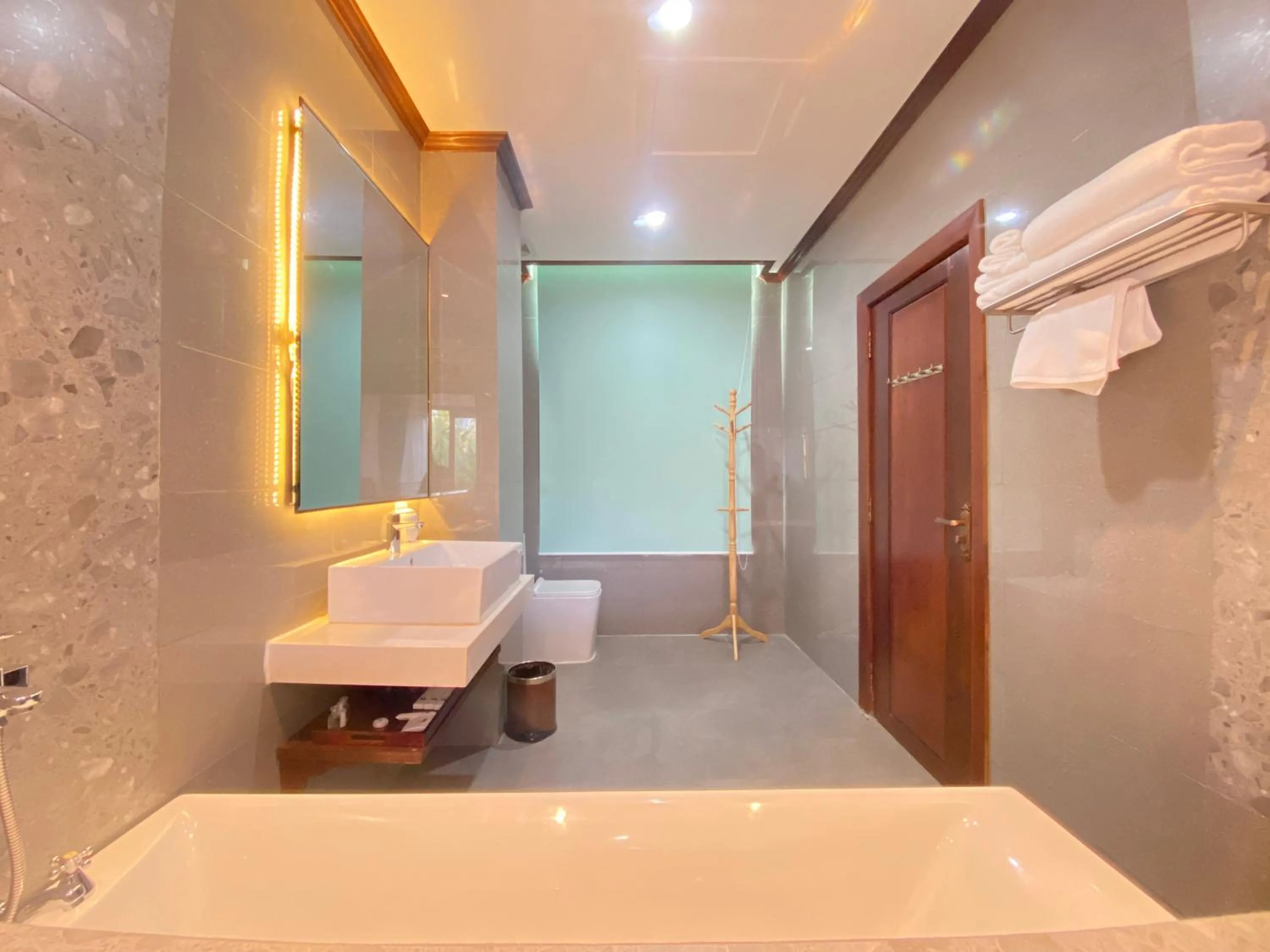 Toilet in Lodge Moni Essara Kampot