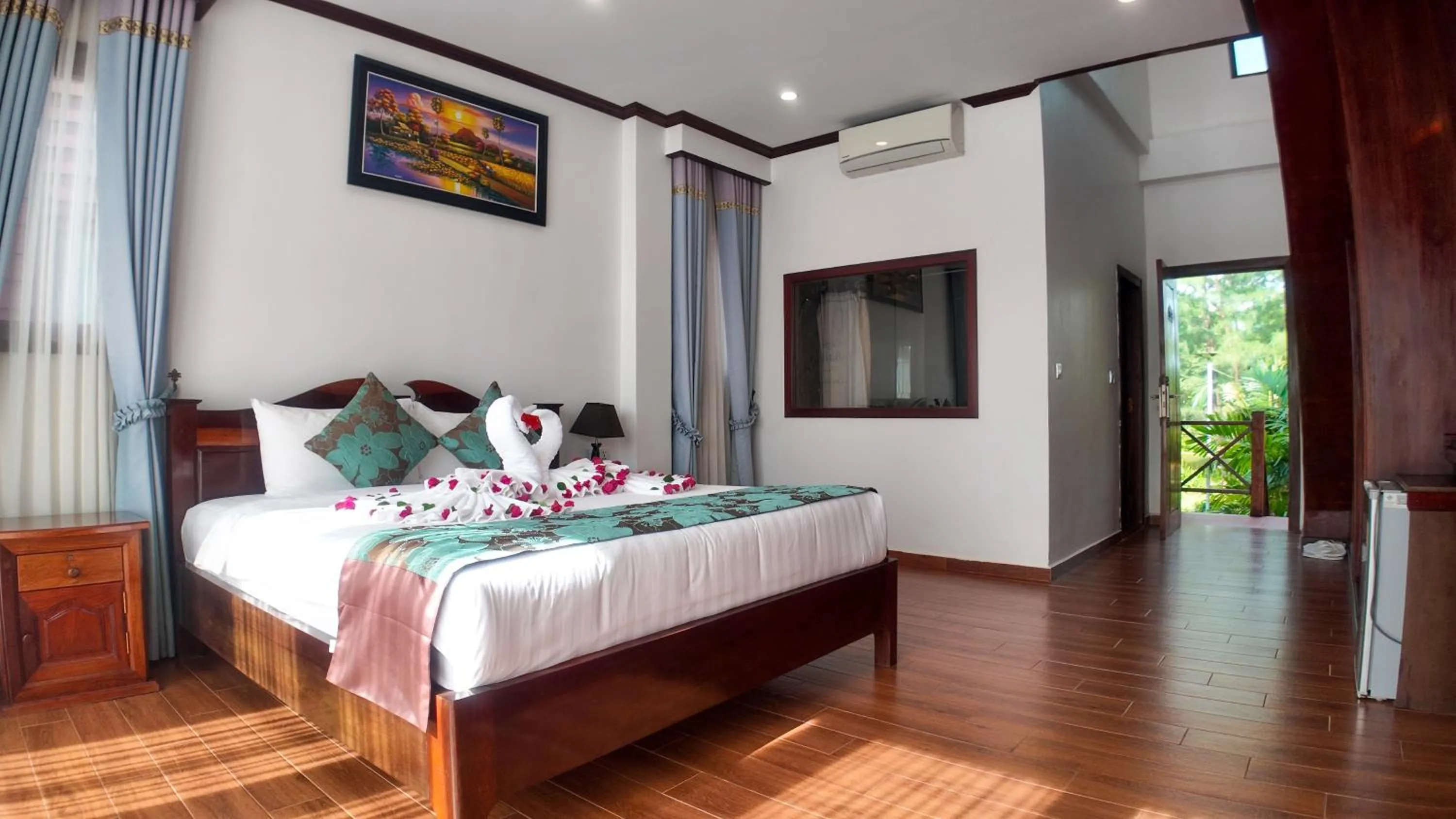 Bedroom, Bed in Lodge Moni Essara Kampot