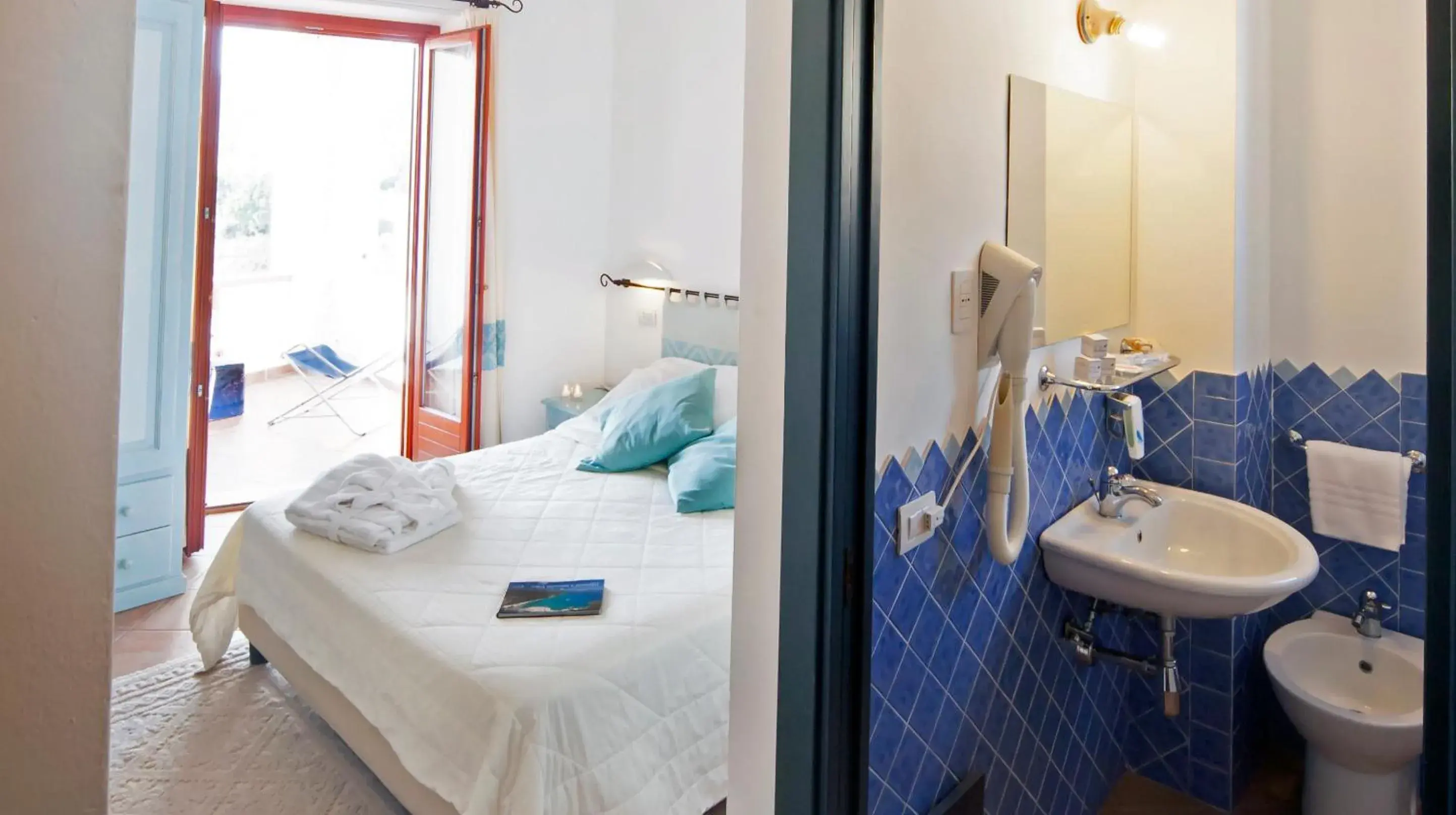 Camera doppia SUPERIOR VISTA MARE - LIVING BALCONY in BUE MARINO Hotel & Roof Lounge Camera doppia SUPERIOR VISTA MARE - LIVING BALCONY in BUE MARINO Hotel & Roof Lounge