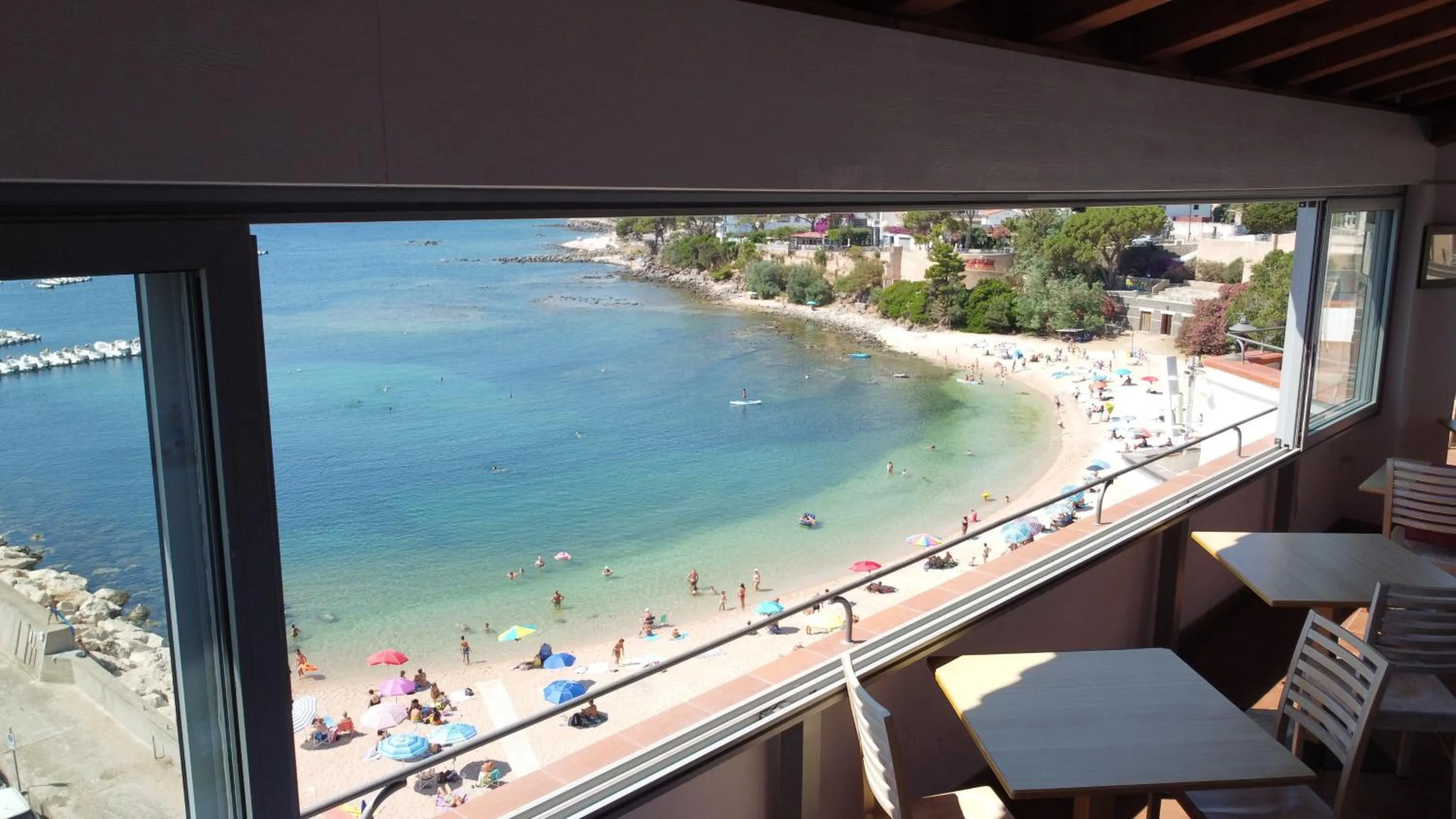 Restaurant/places to eat in BUE MARINO Hotel & Rooftop Bar