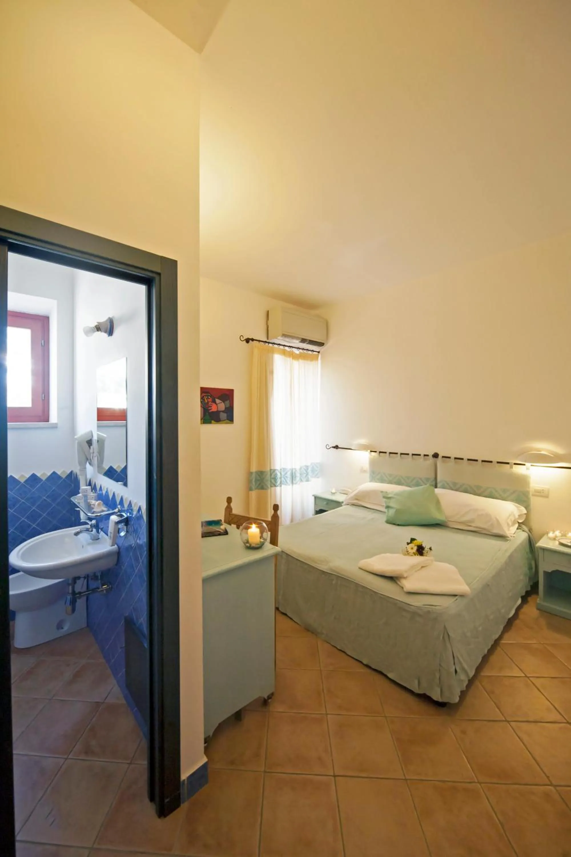 Photo of the whole room, Bed in BUE MARINO Hotel & Rooftop Bar