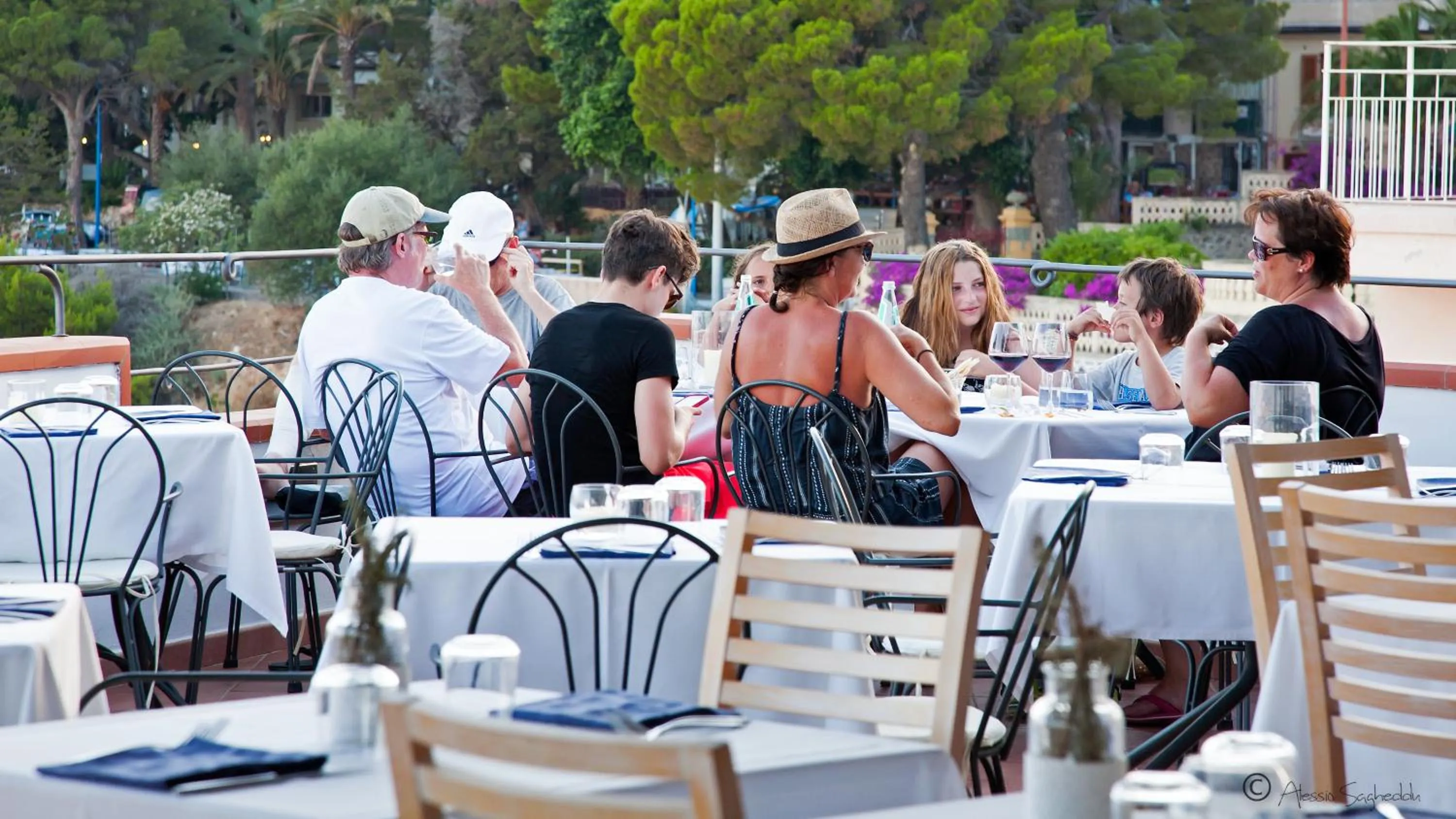 Restaurant/places to eat in BUE MARINO Hotel & Rooftop Bar