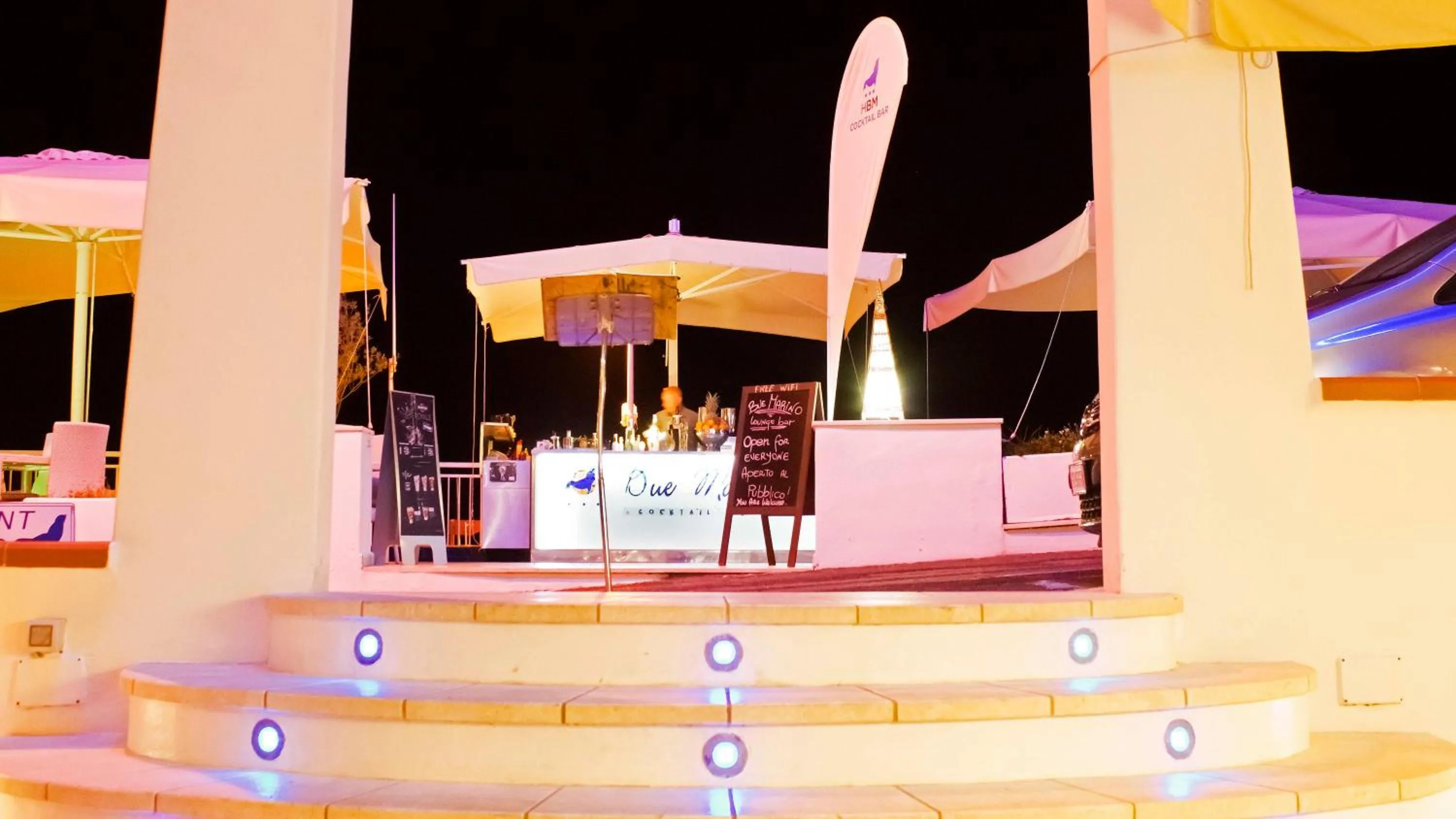 Restaurant/places to eat in BUE MARINO Hotel & Rooftop Bar