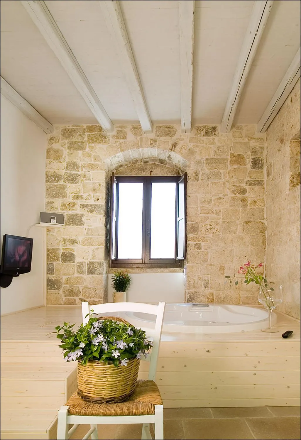 Hot Tub, Bed in Hotel Corte Altavilla