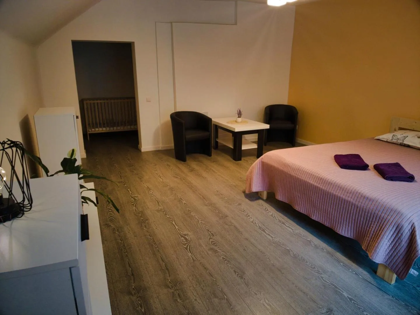 Seating area, Bed in Viesu māja Vālodzes