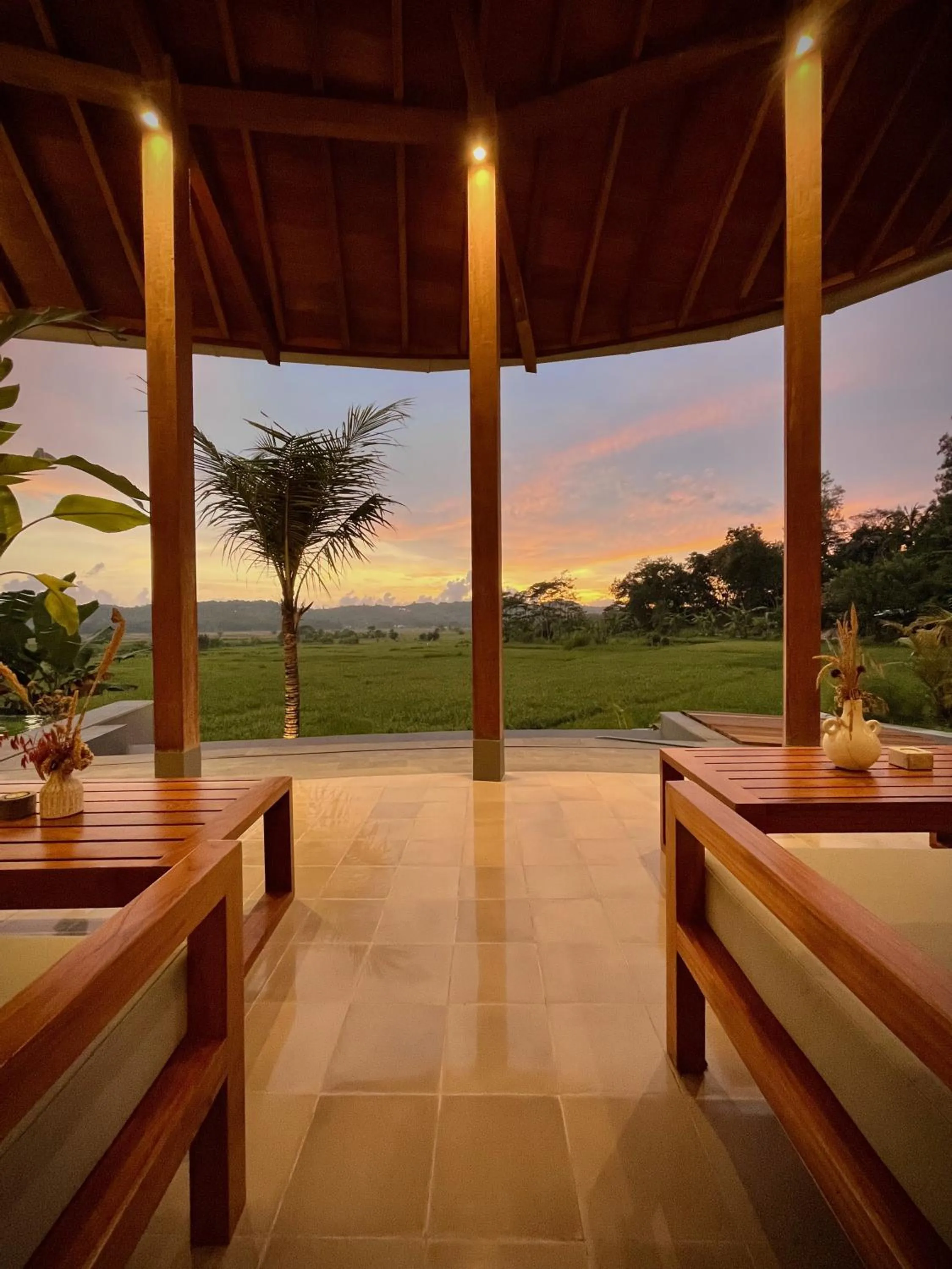 Restaurant/places to eat in boutique villa jogja senang