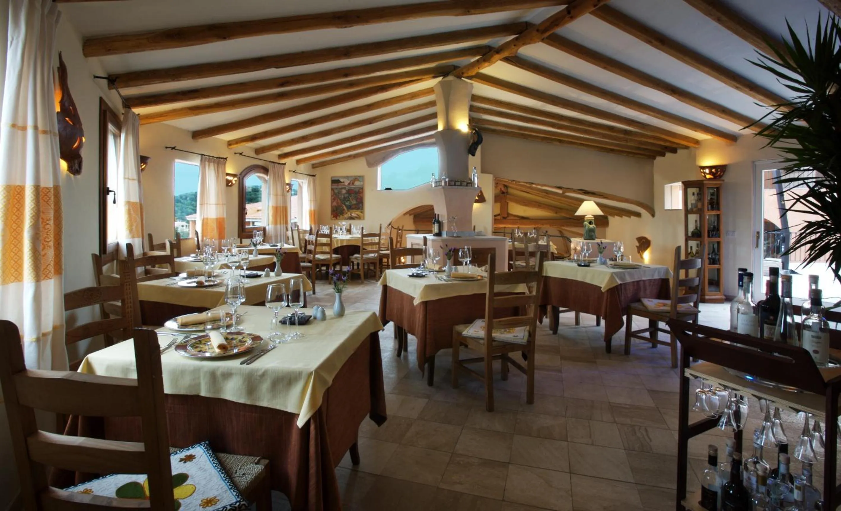 Restaurant/places to eat in Hotel Arathena