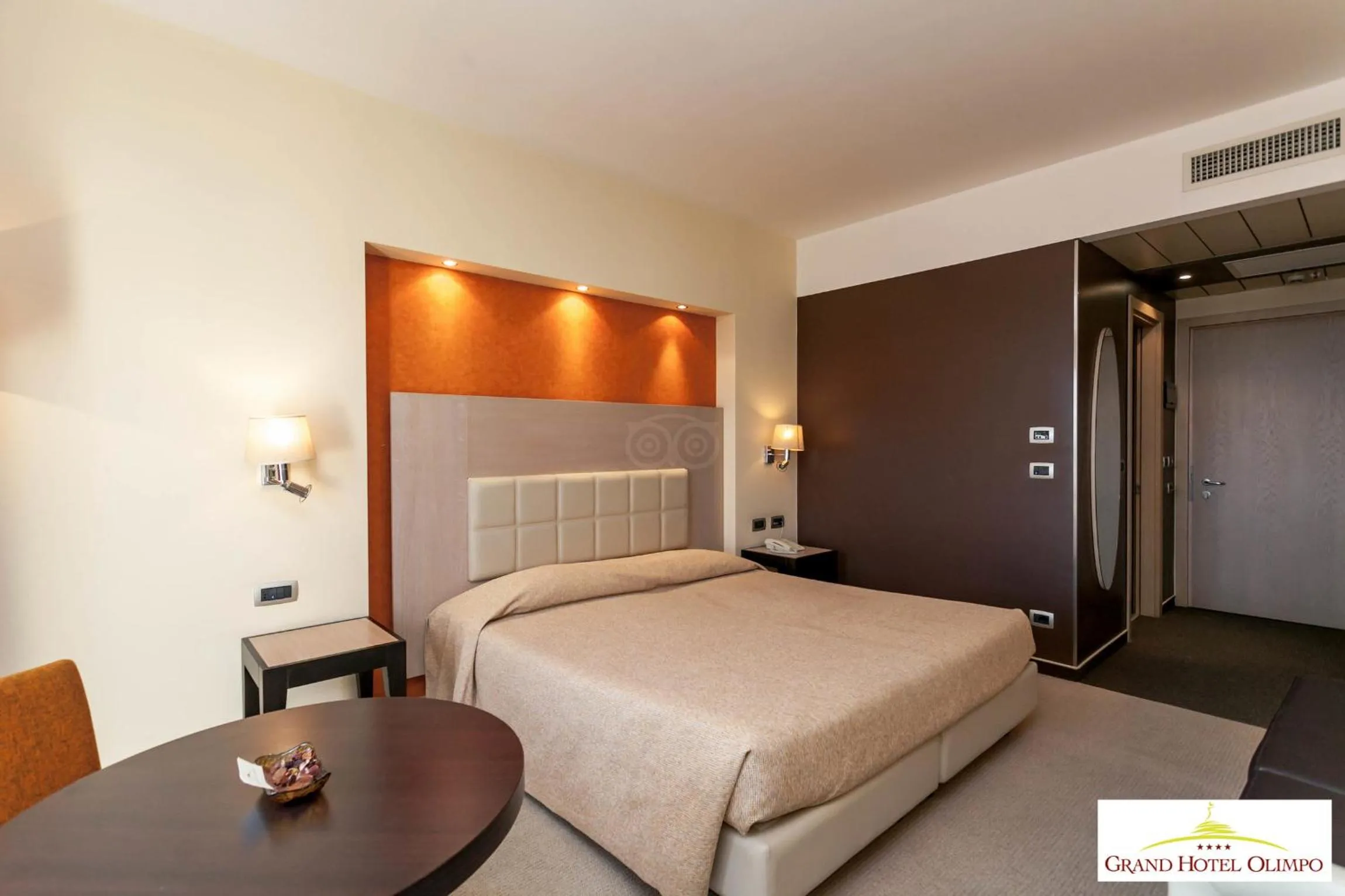 Bedroom, Bed in Grand Hotel Olimpo